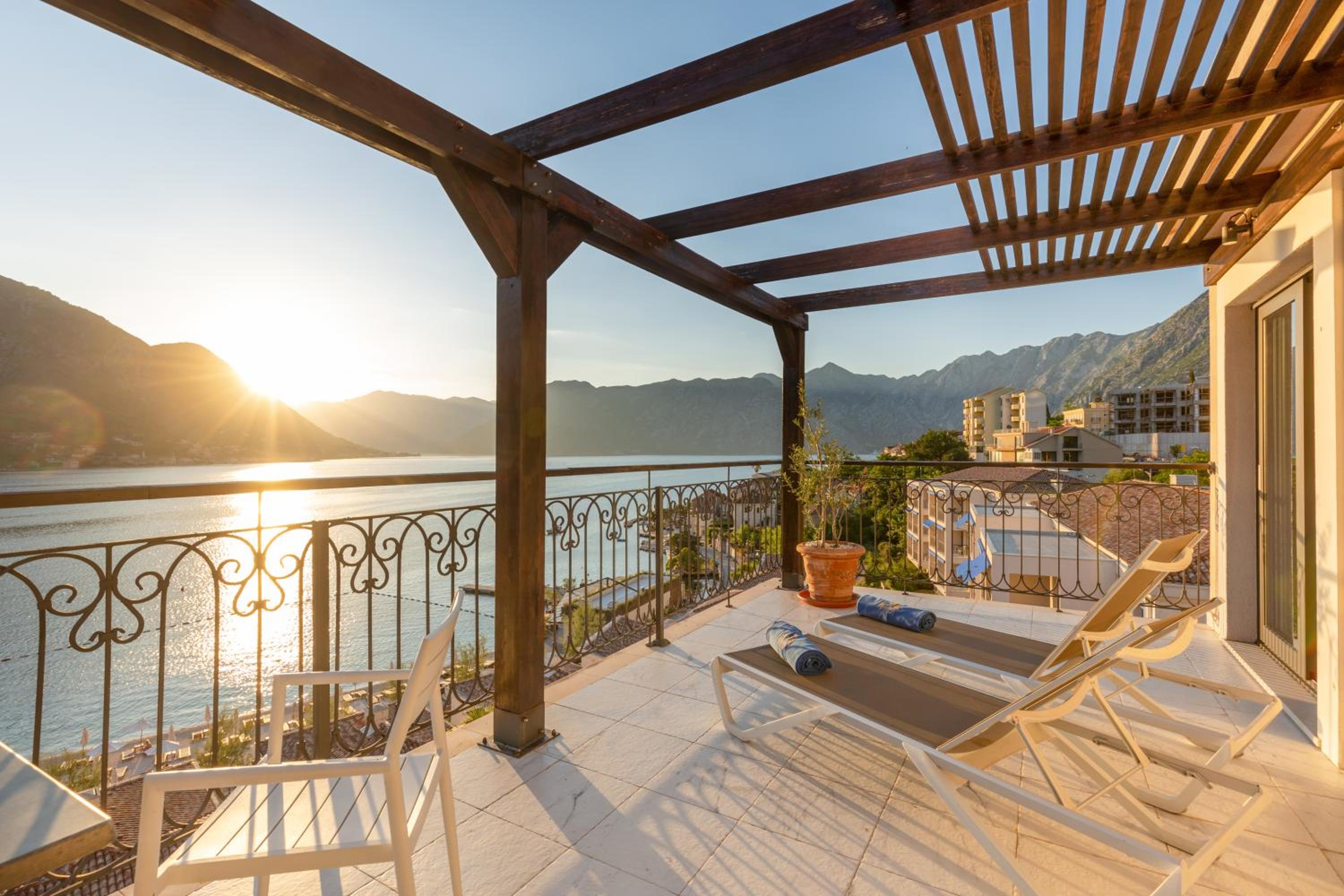 Three-Bedroom Suite with Sea View
