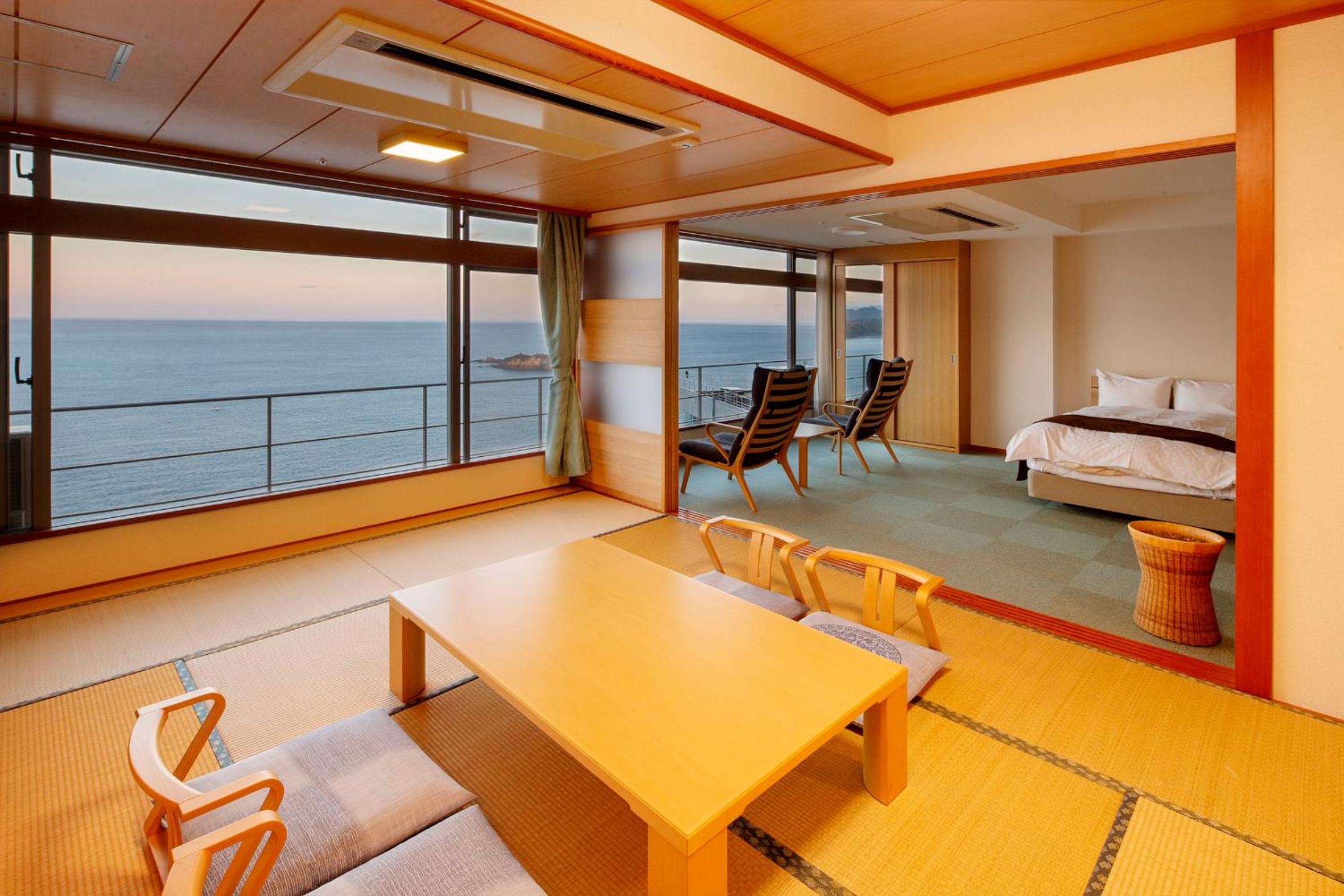 Family room with Tatami Area - Sanjokan 