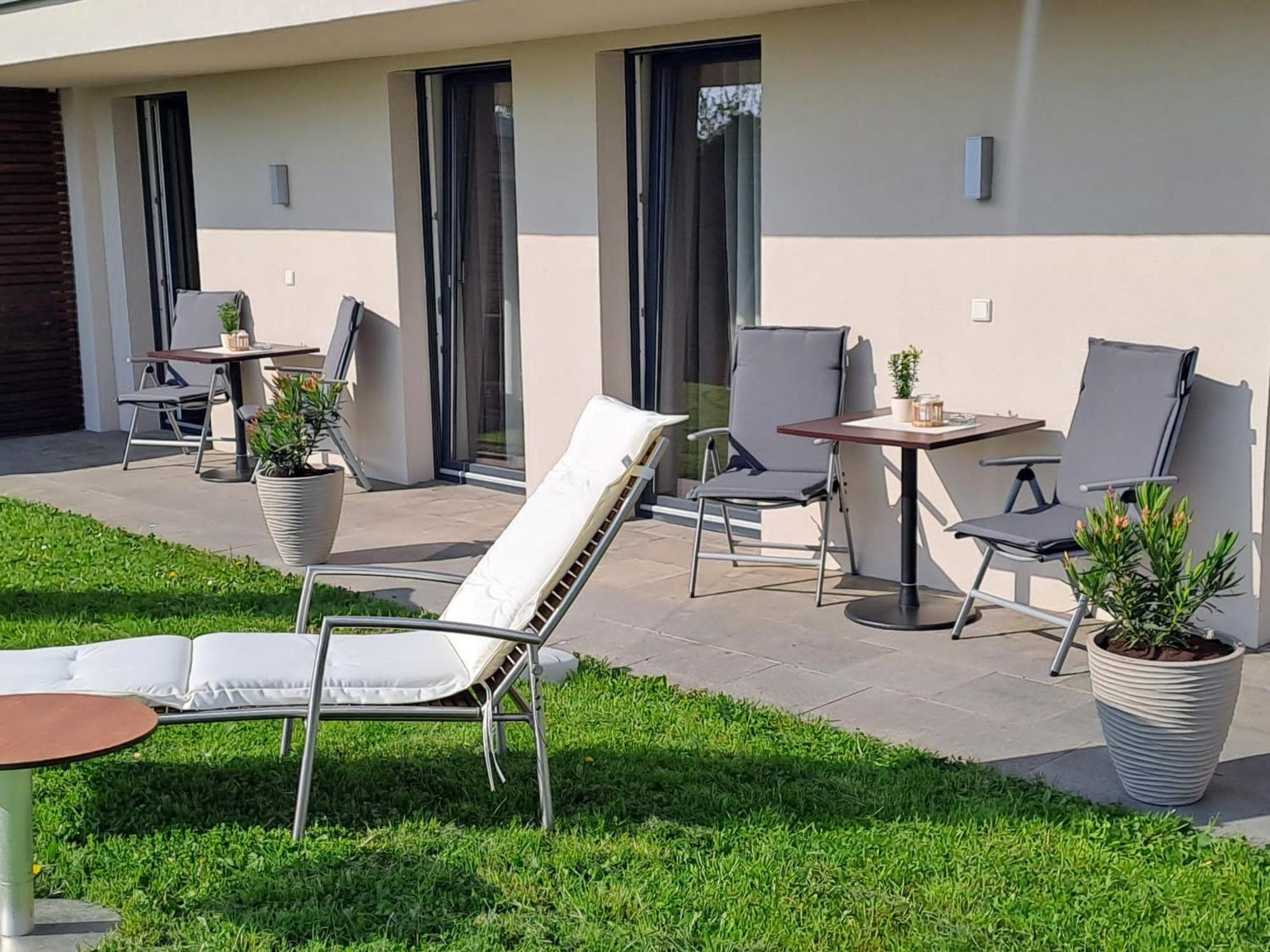 Family Room with Garden View