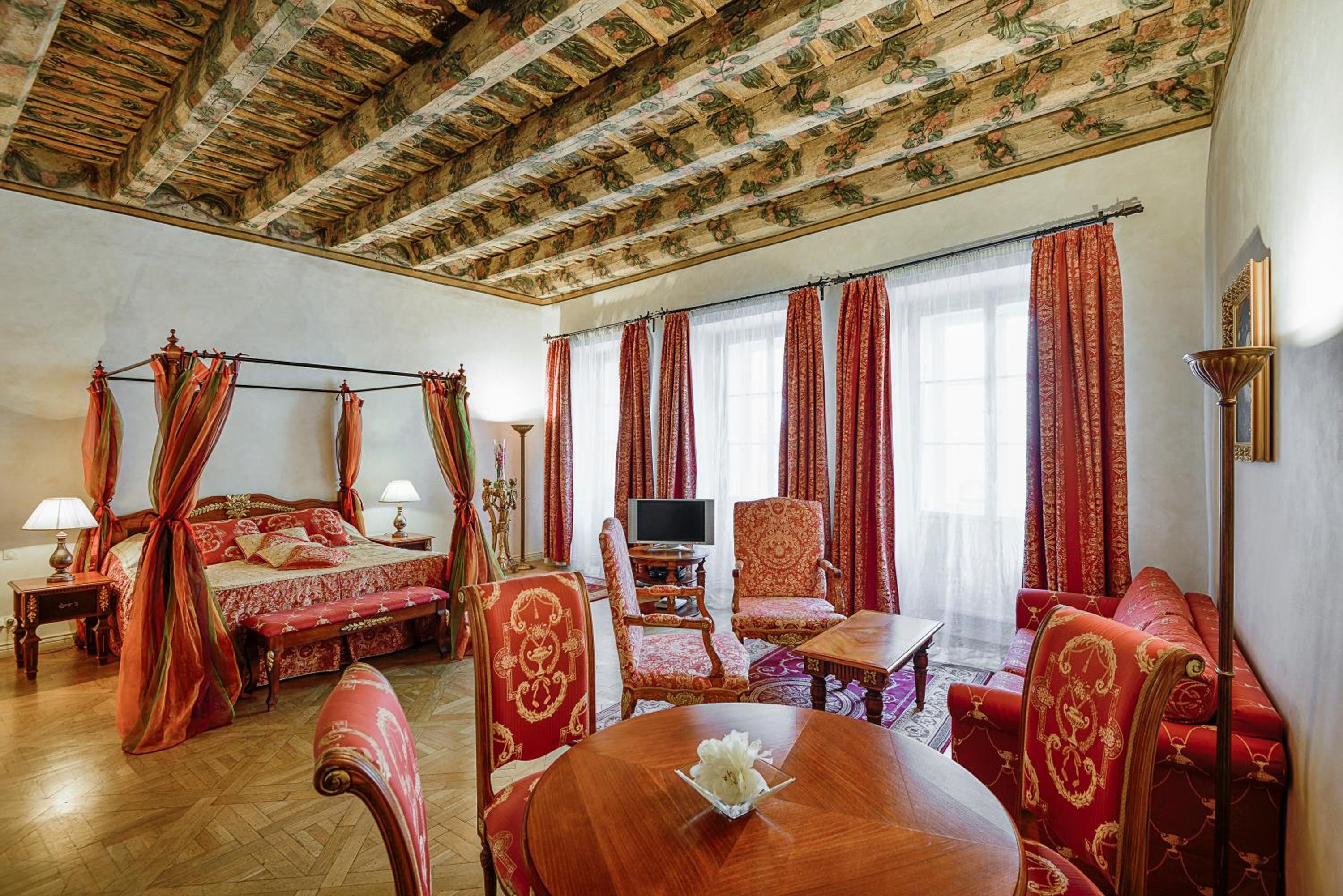 King Suite with Street View
