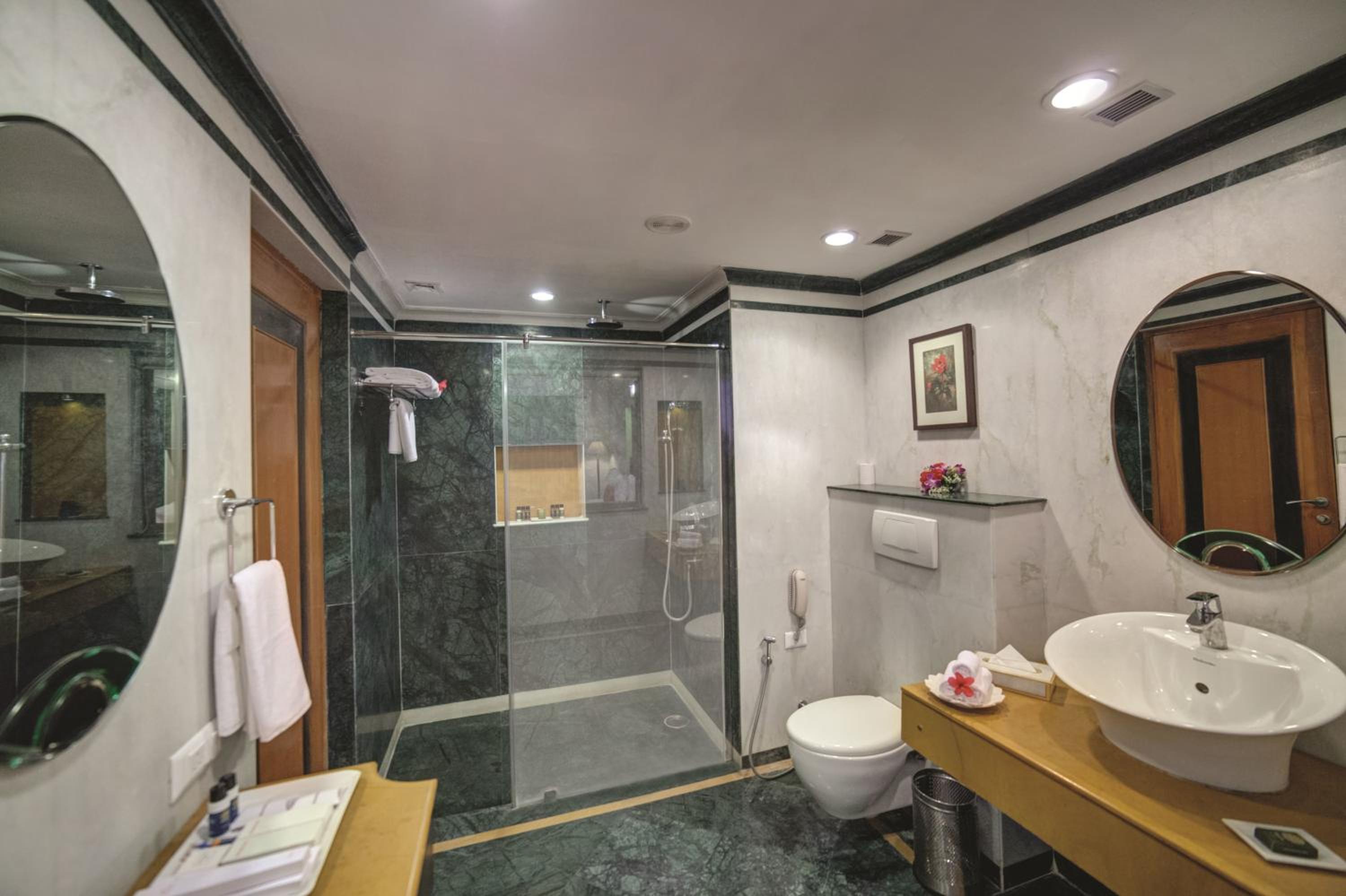 Deluxe Room with Private Sitting Area : 15% off on F&B, 10% off on Spa, Happy Hours with 2+1 offer ,Complimentary Welcome Drink on arrival, Signature Activities & Experiences.