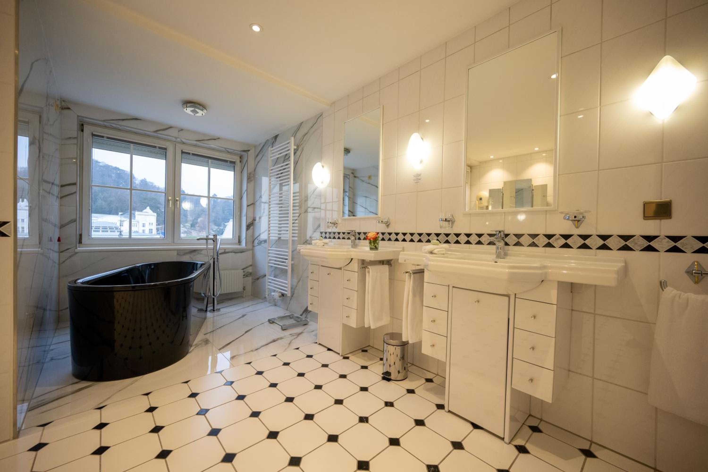 Luxury Penthouse Suite