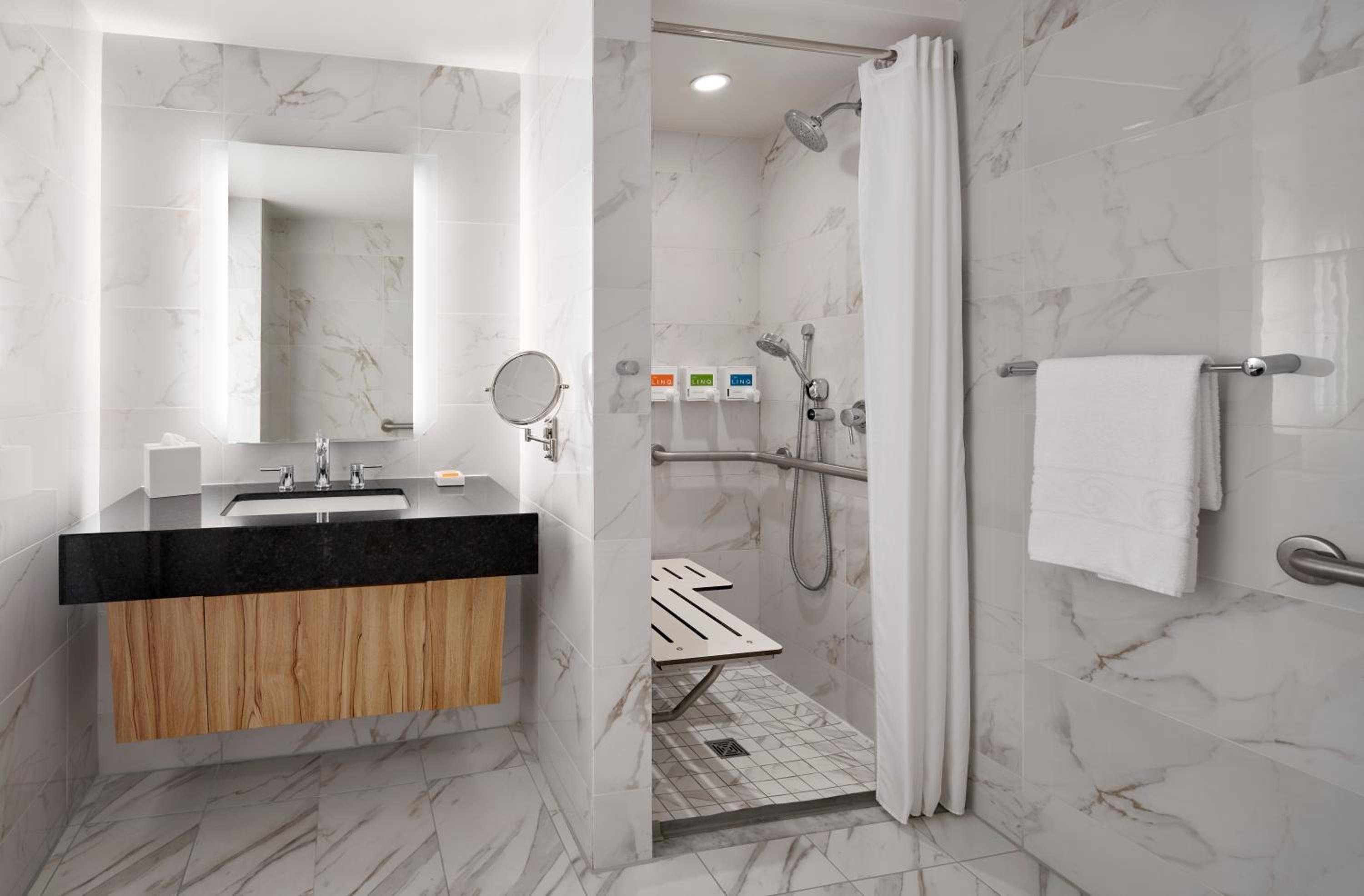 District 3 Deluxe, King, Mobility Roll-In No Smoke	