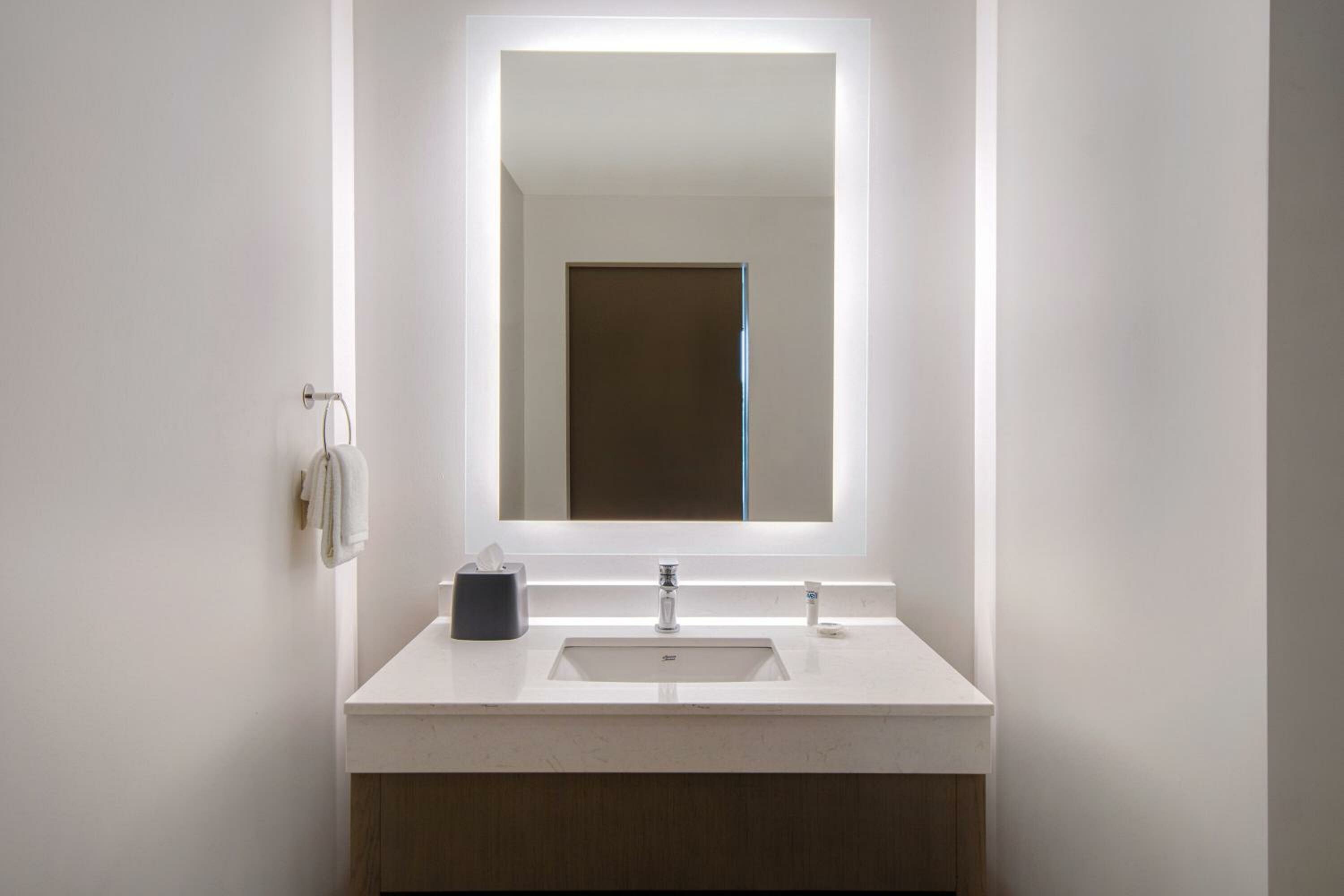 Den Guestroom with Two Queen Beds