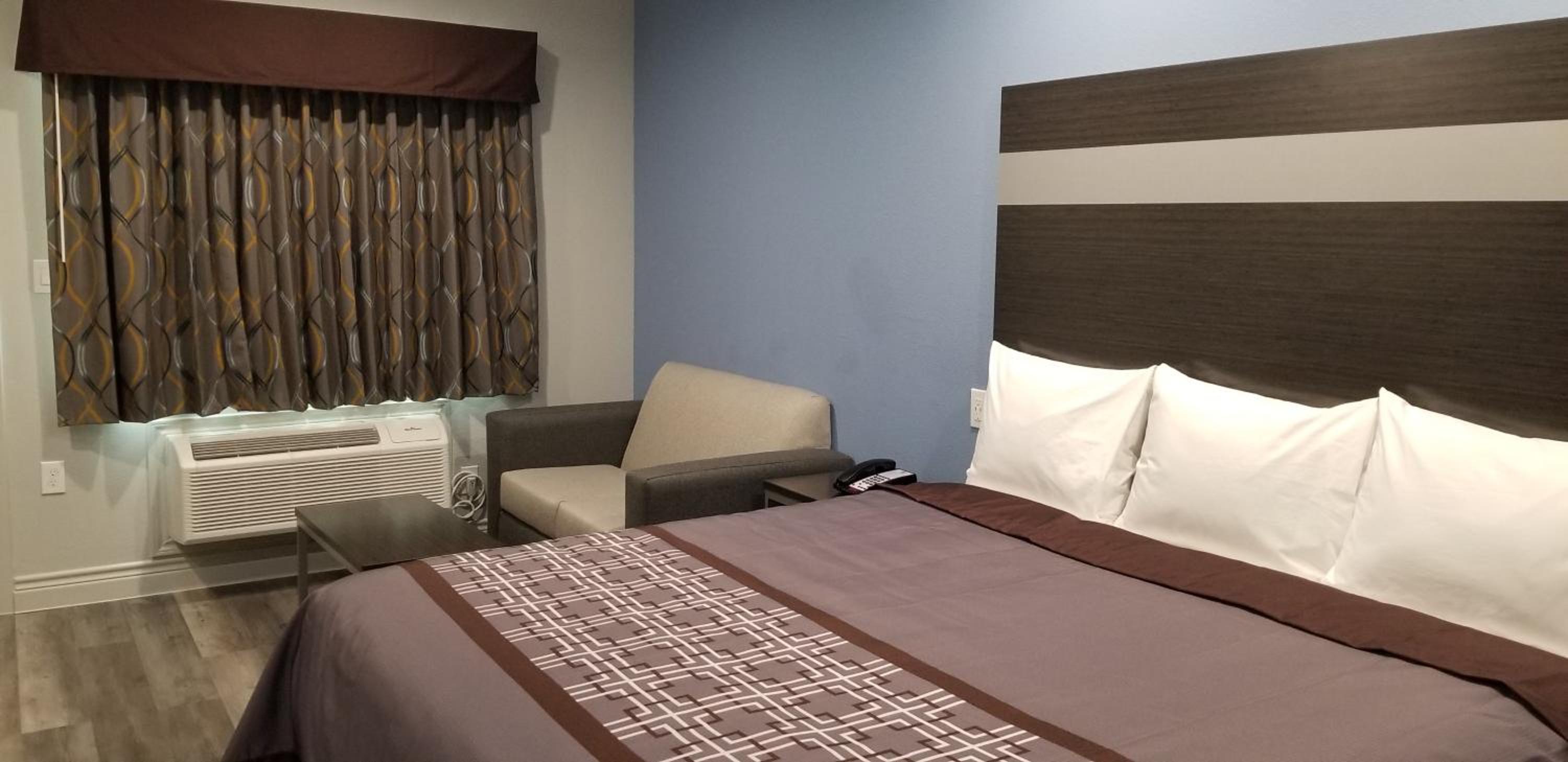 King Room - Non-Smoking