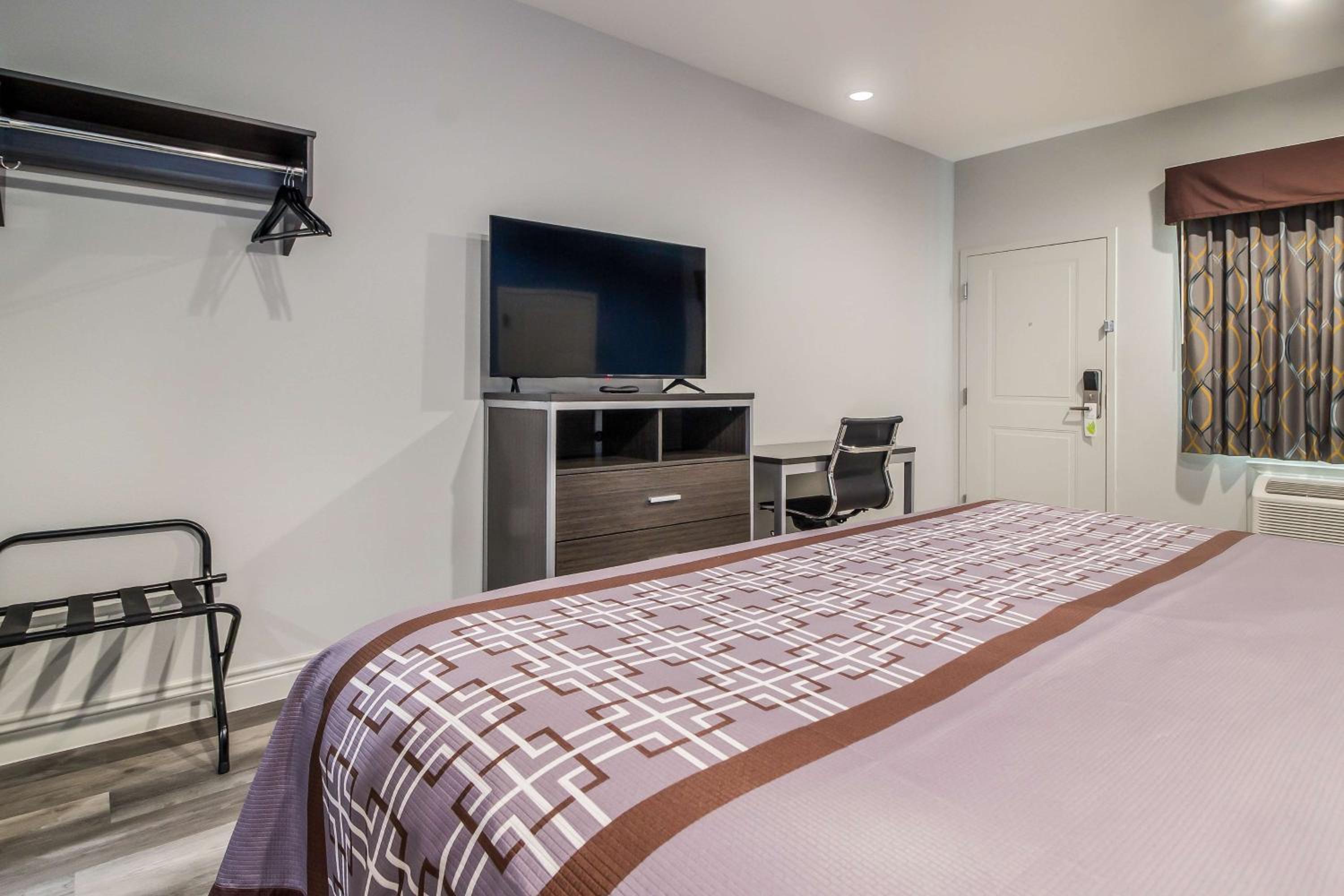 King Room - Non-Smoking