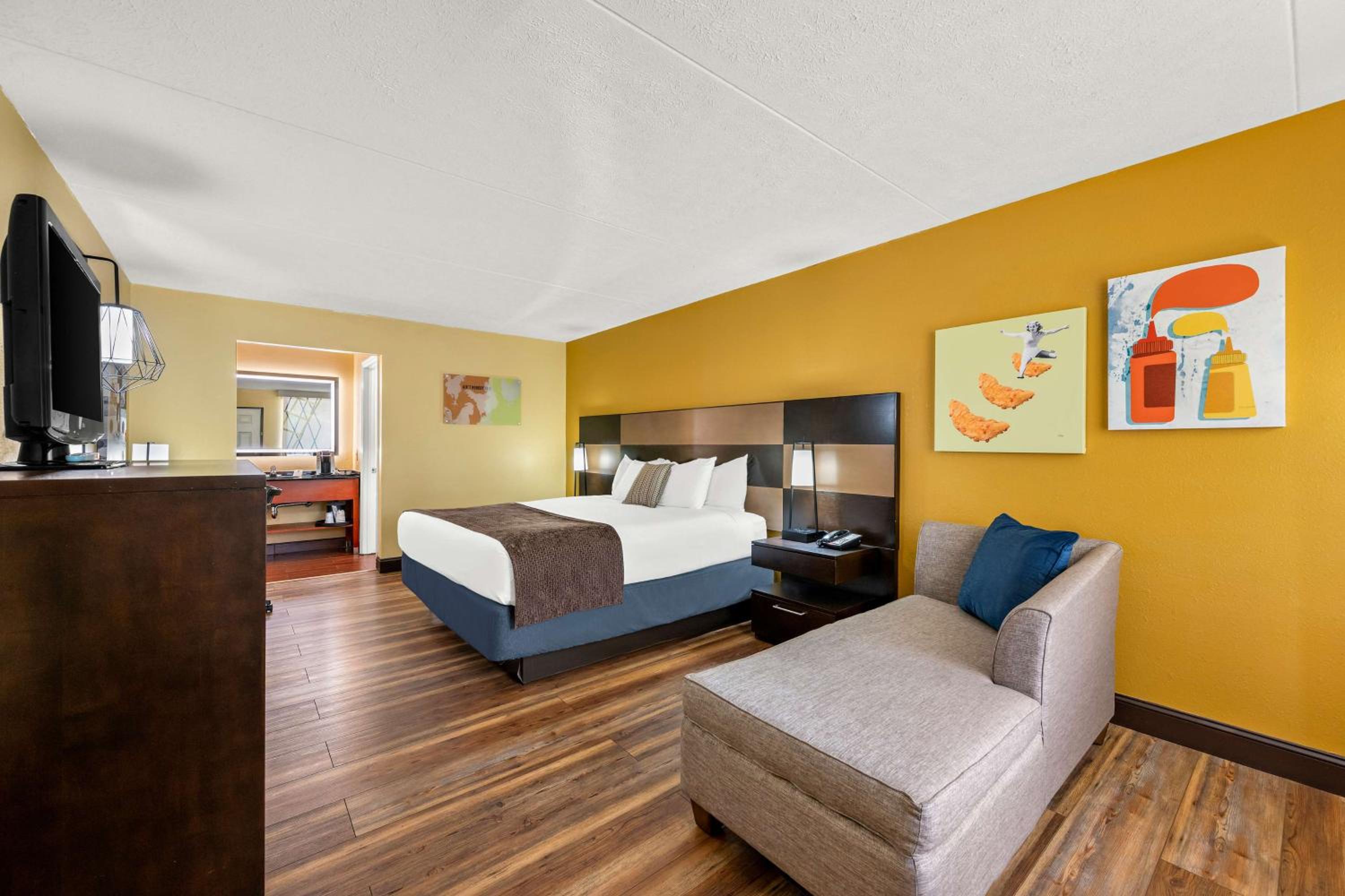 King Room - Downstairs/Non-Smoking