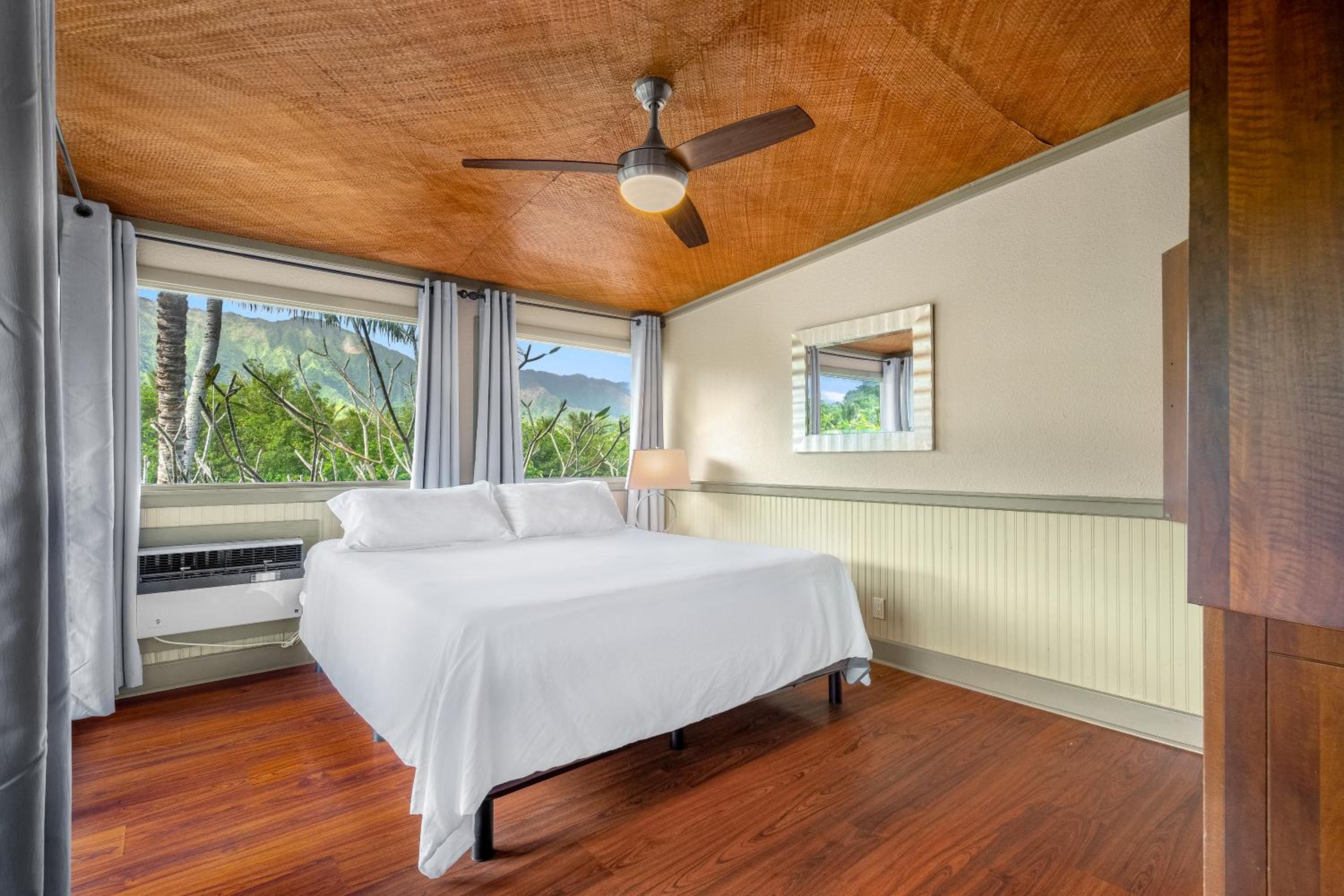 One-Bedroom Suite with Mountain View