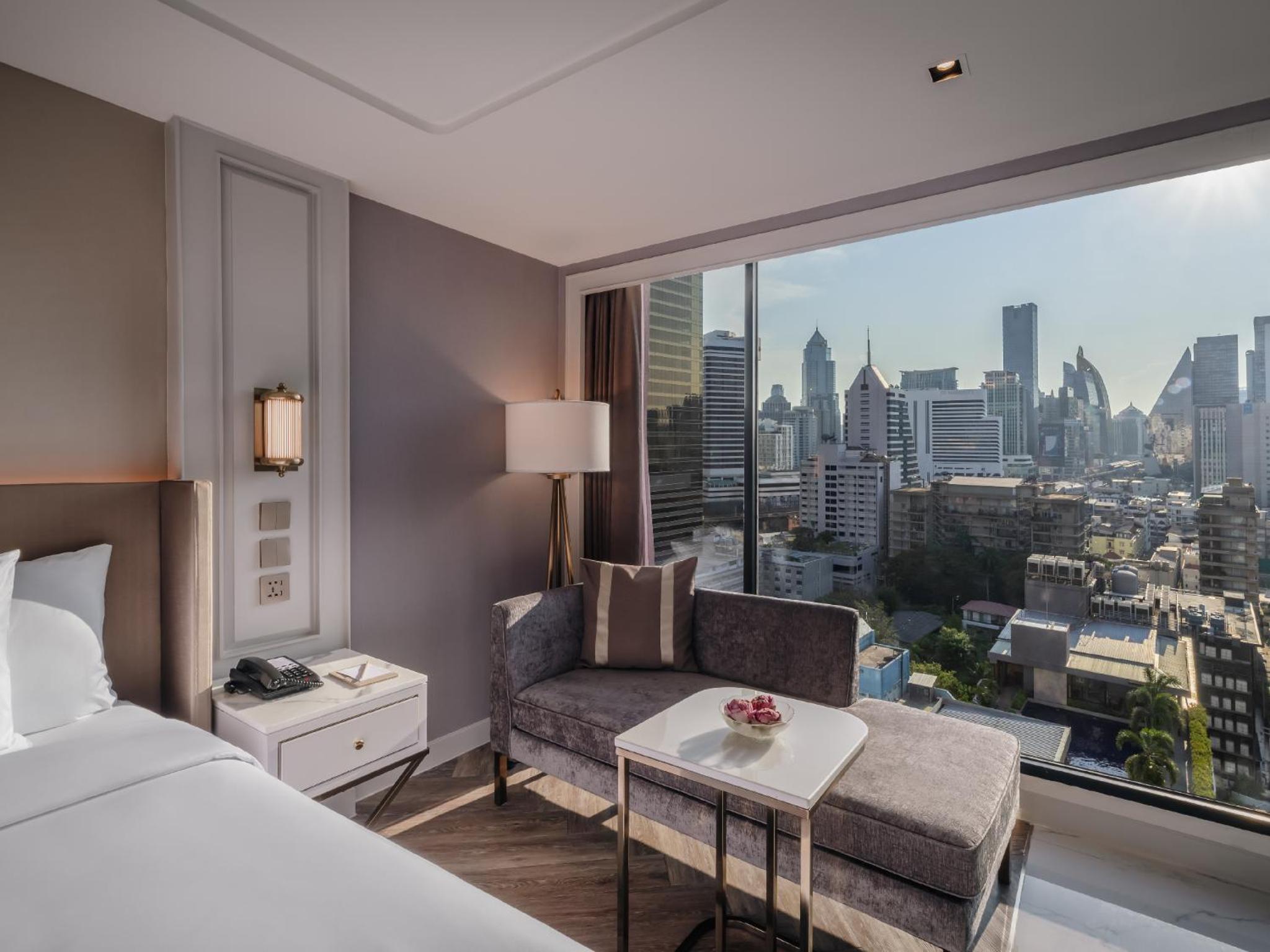 Premier King room with City View