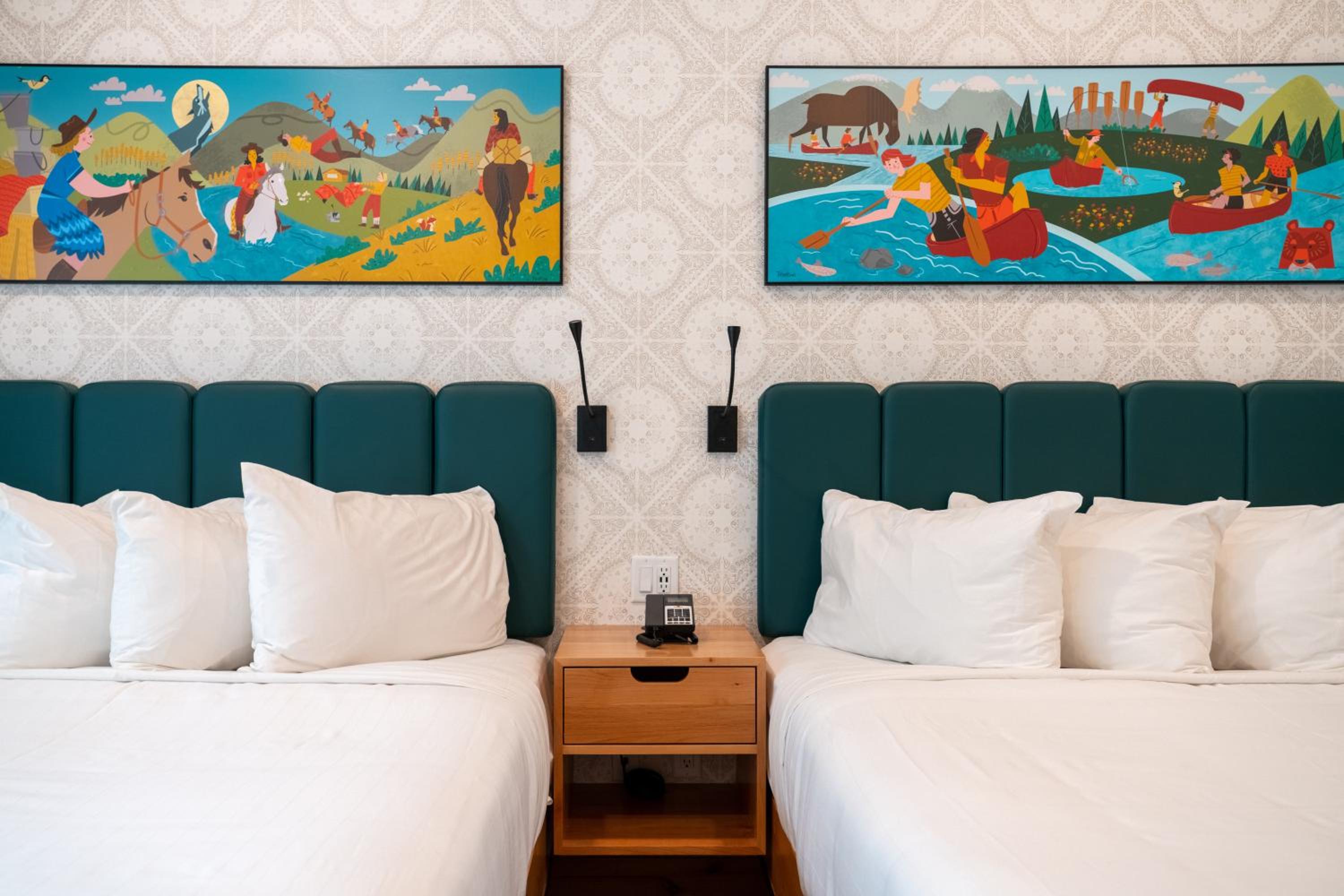 Superior Hotel Room, 2 Queens 