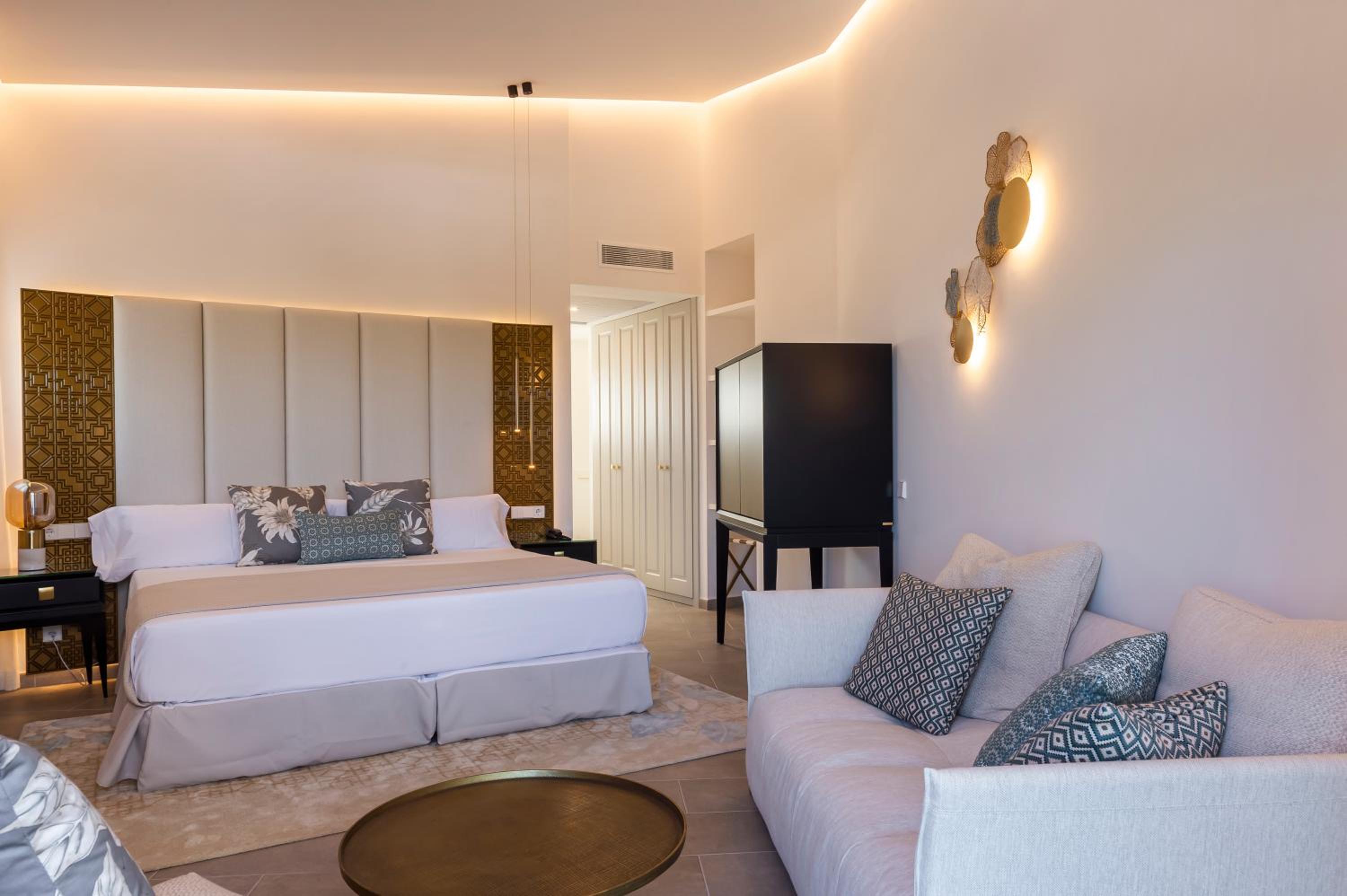 Deluxe Double Room with Bath