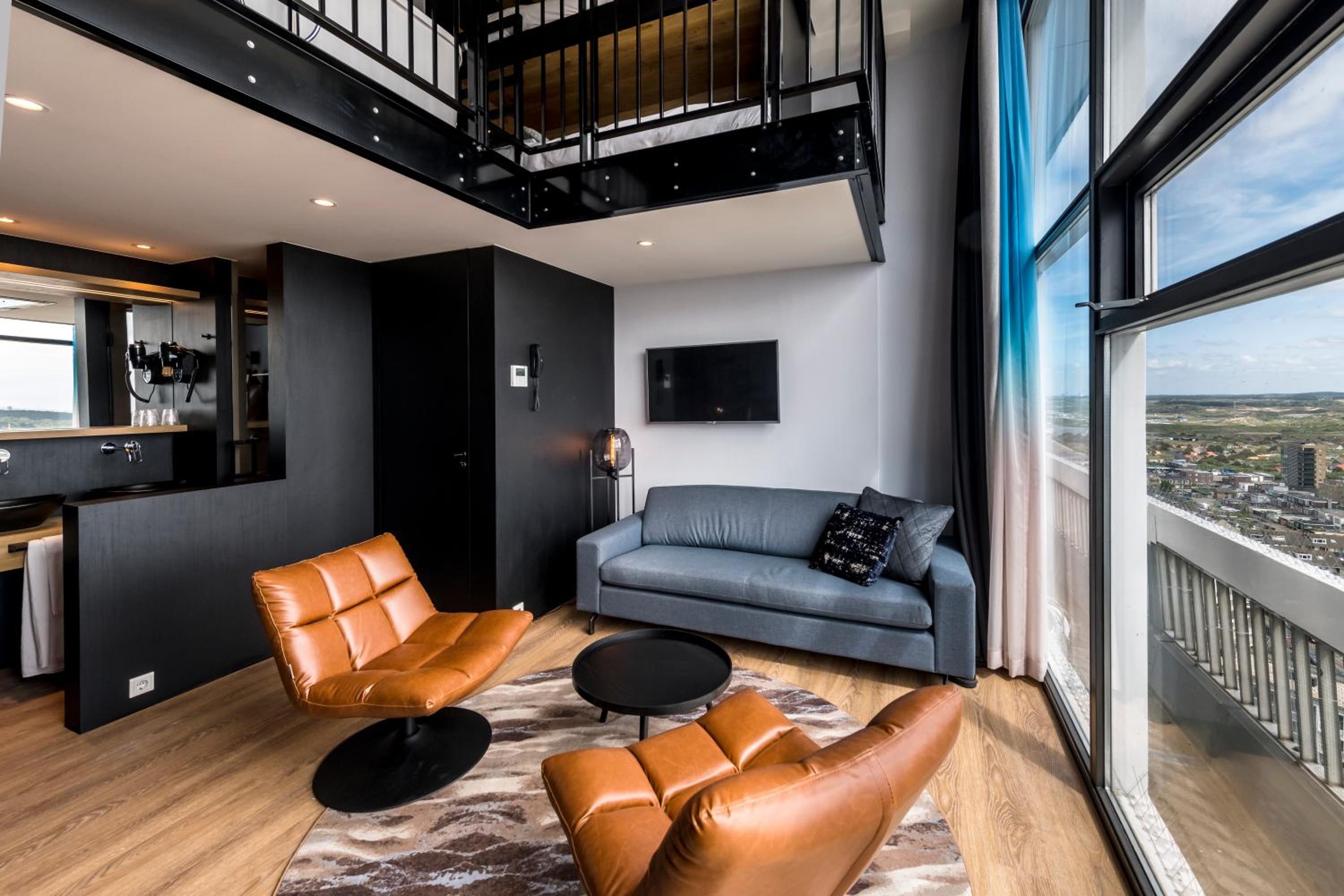 Loft 18K6 with bathtub and view over Zandvoort