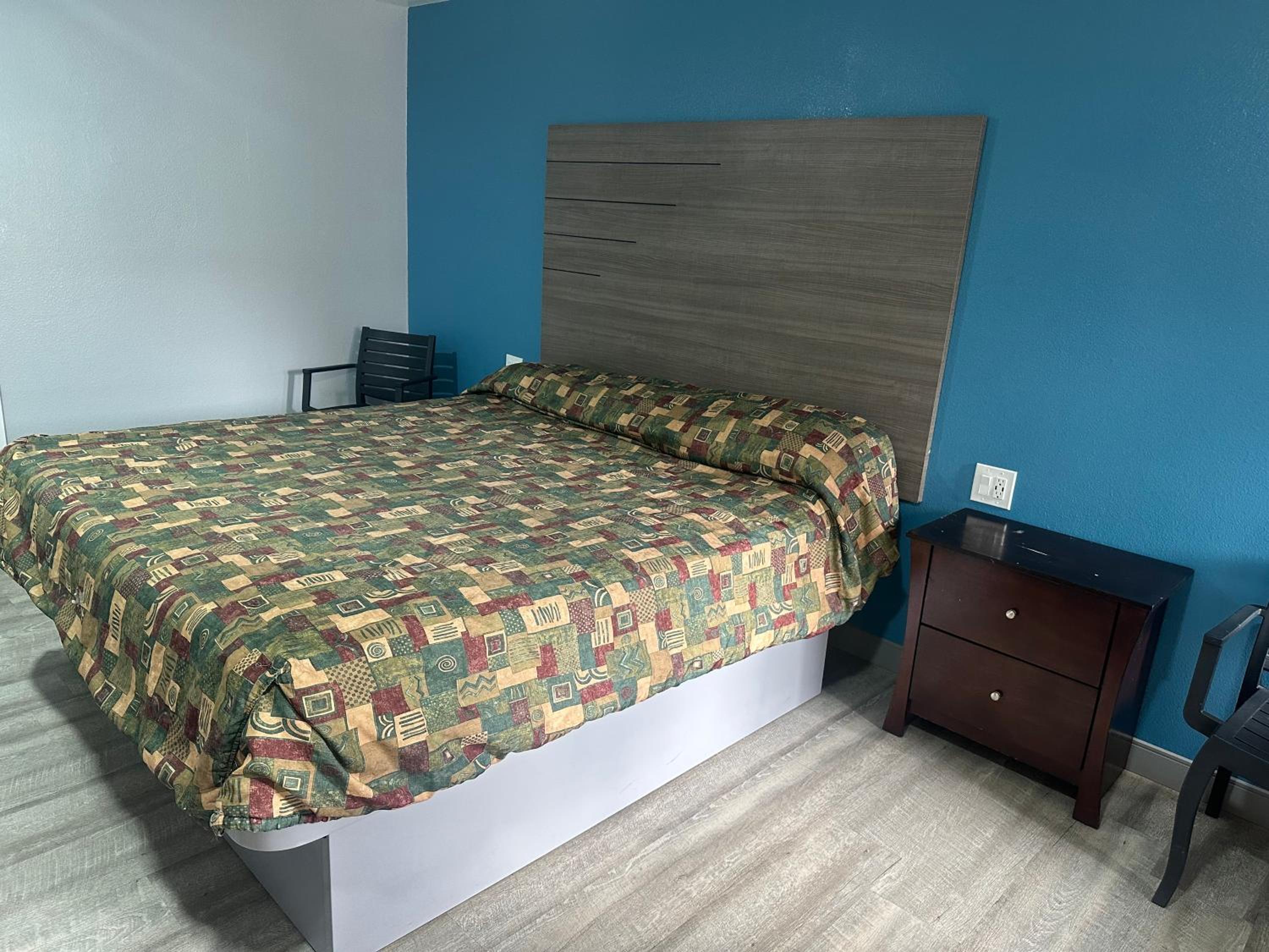 King Room - Non-Smoking