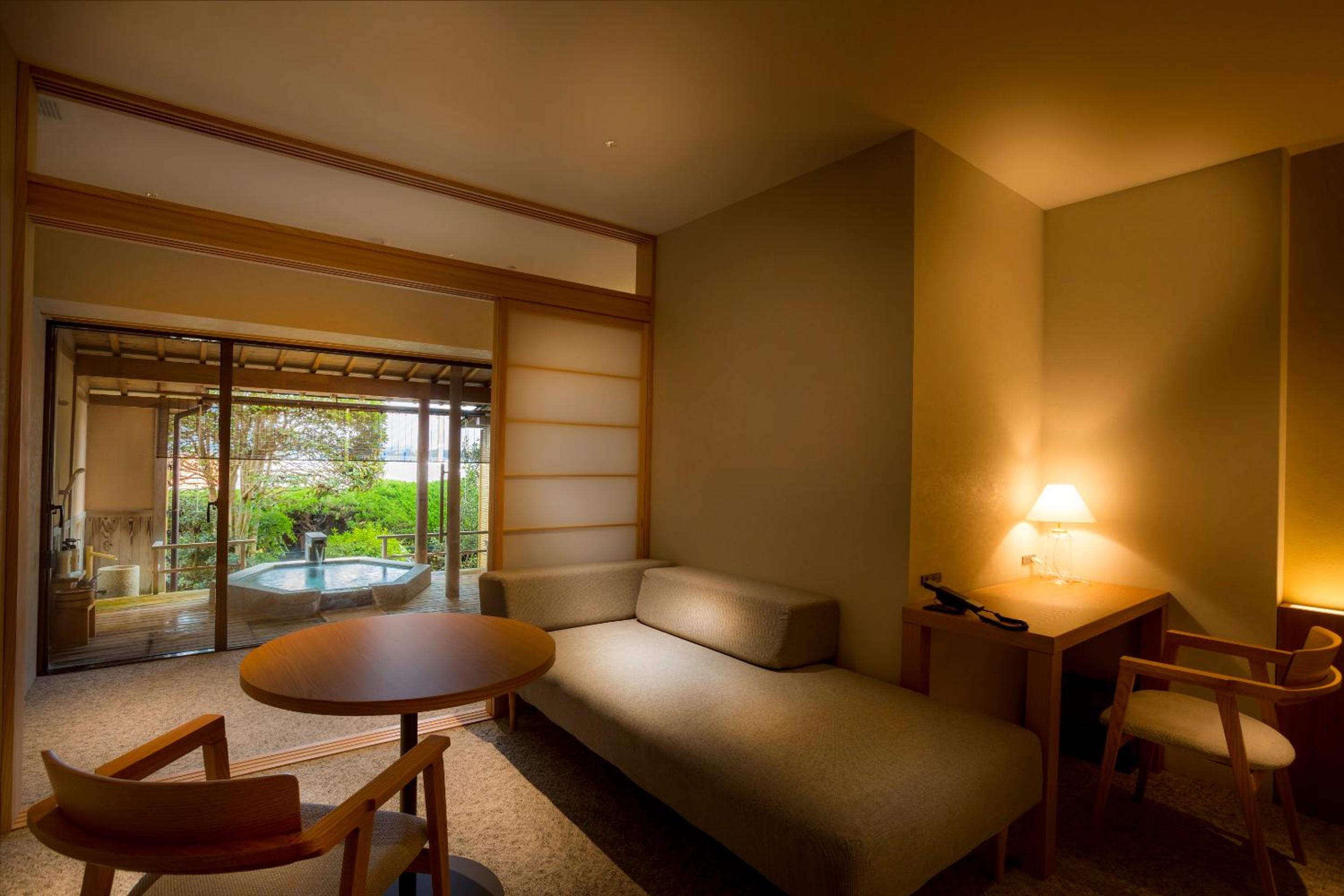 Twin Room with Private External Bathroom