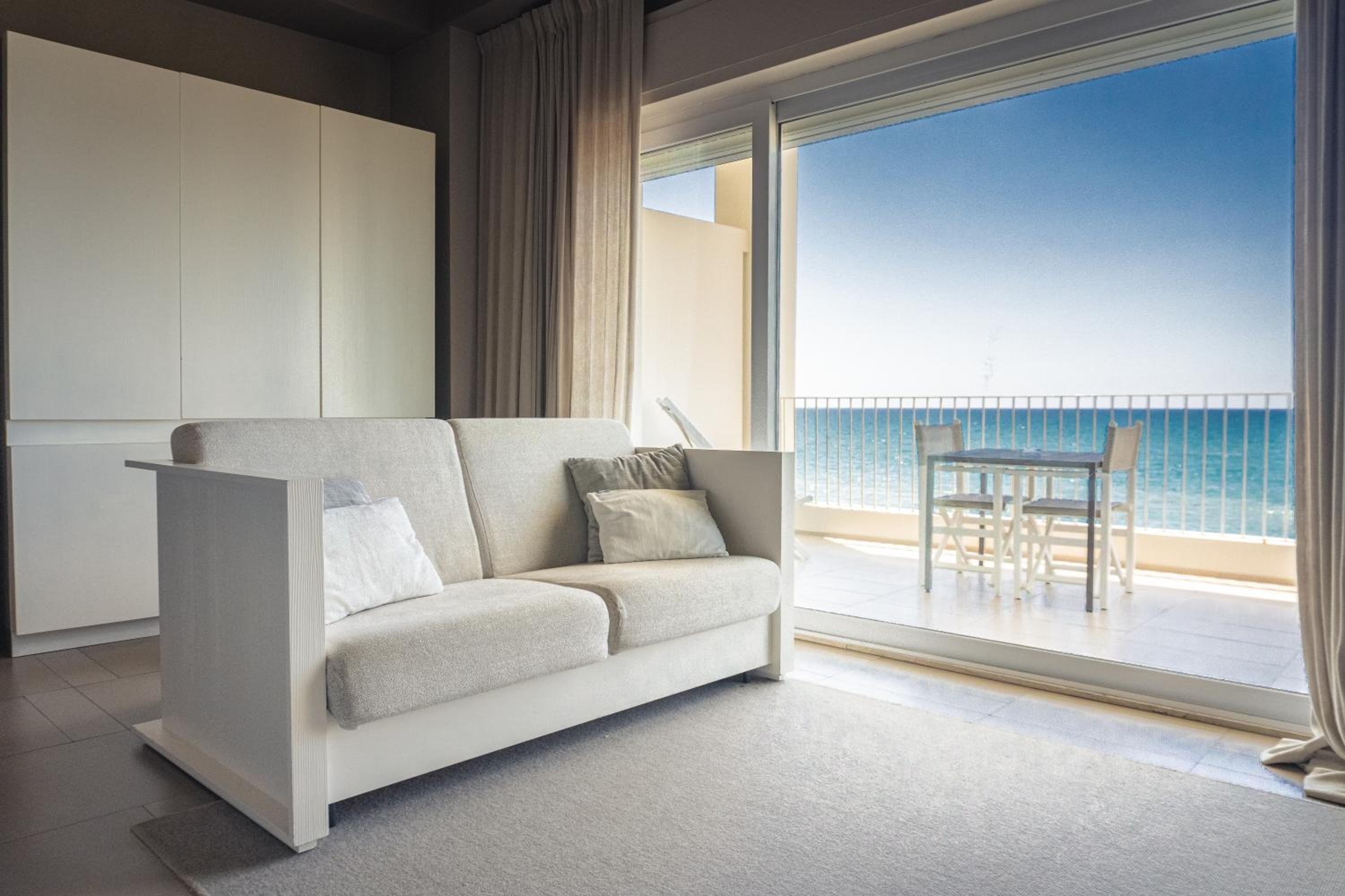 Double or Twin Room with Sea View
