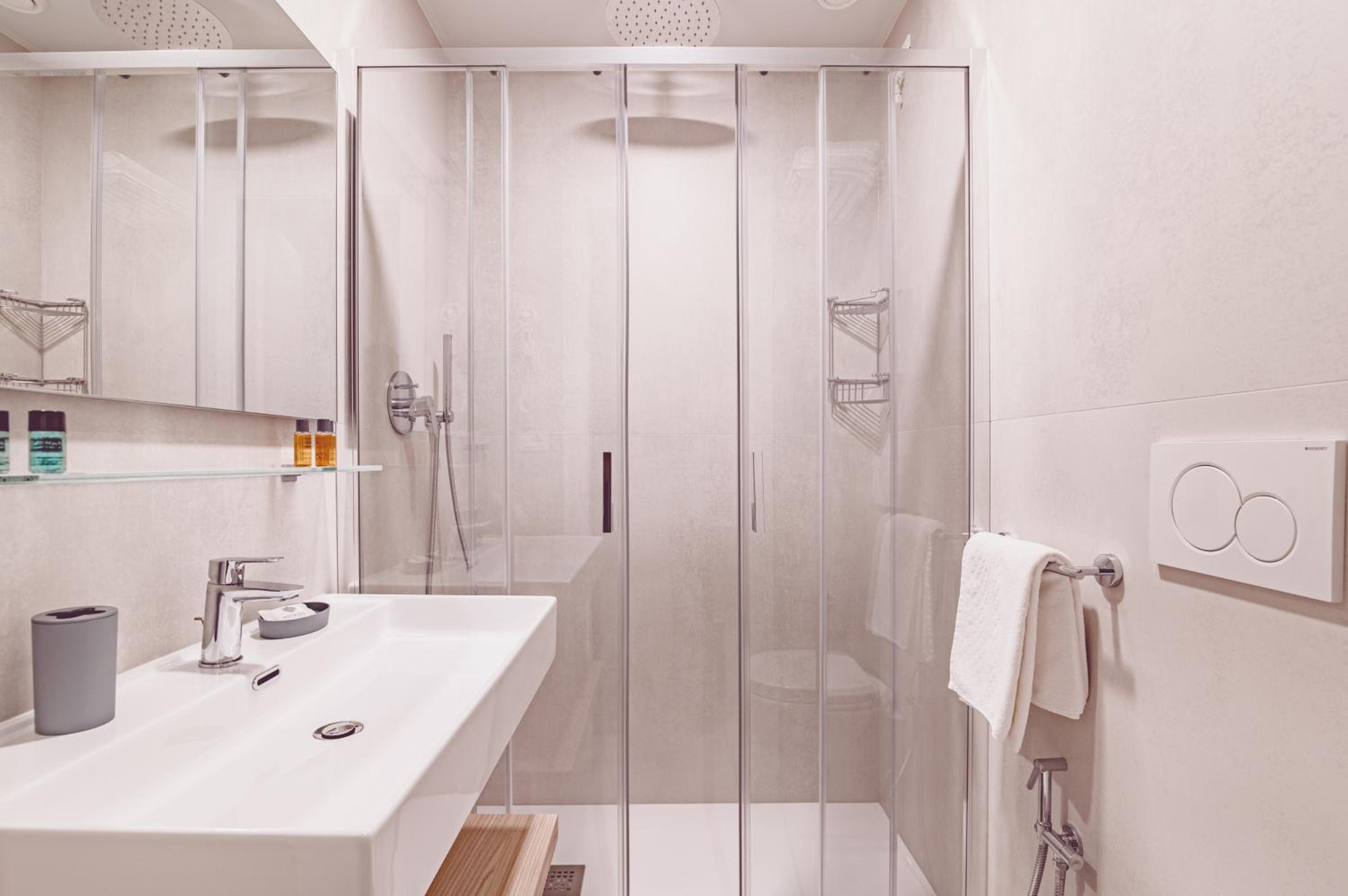 Deluxe Triple Room with Lateral Sea View