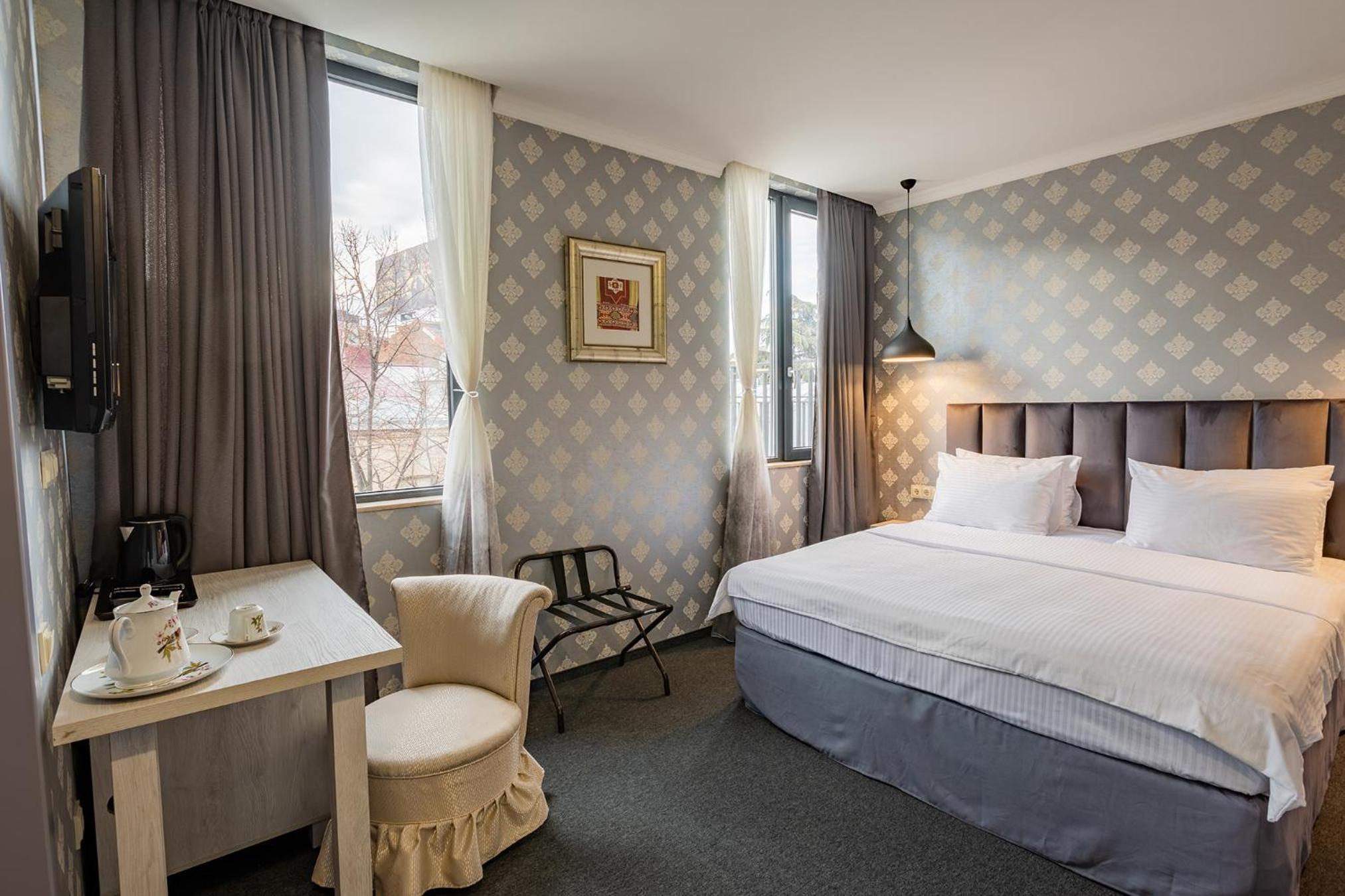 King Room with Mountain View