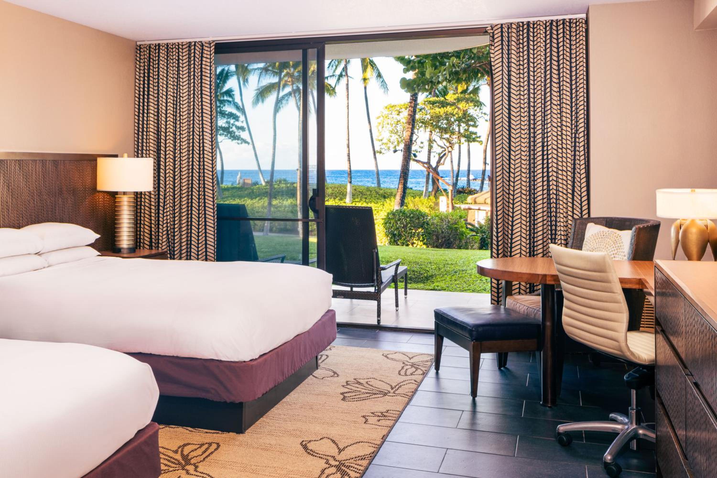 Makai Lanai Room Two Queen Beds With Ocean View - Roll In Shower