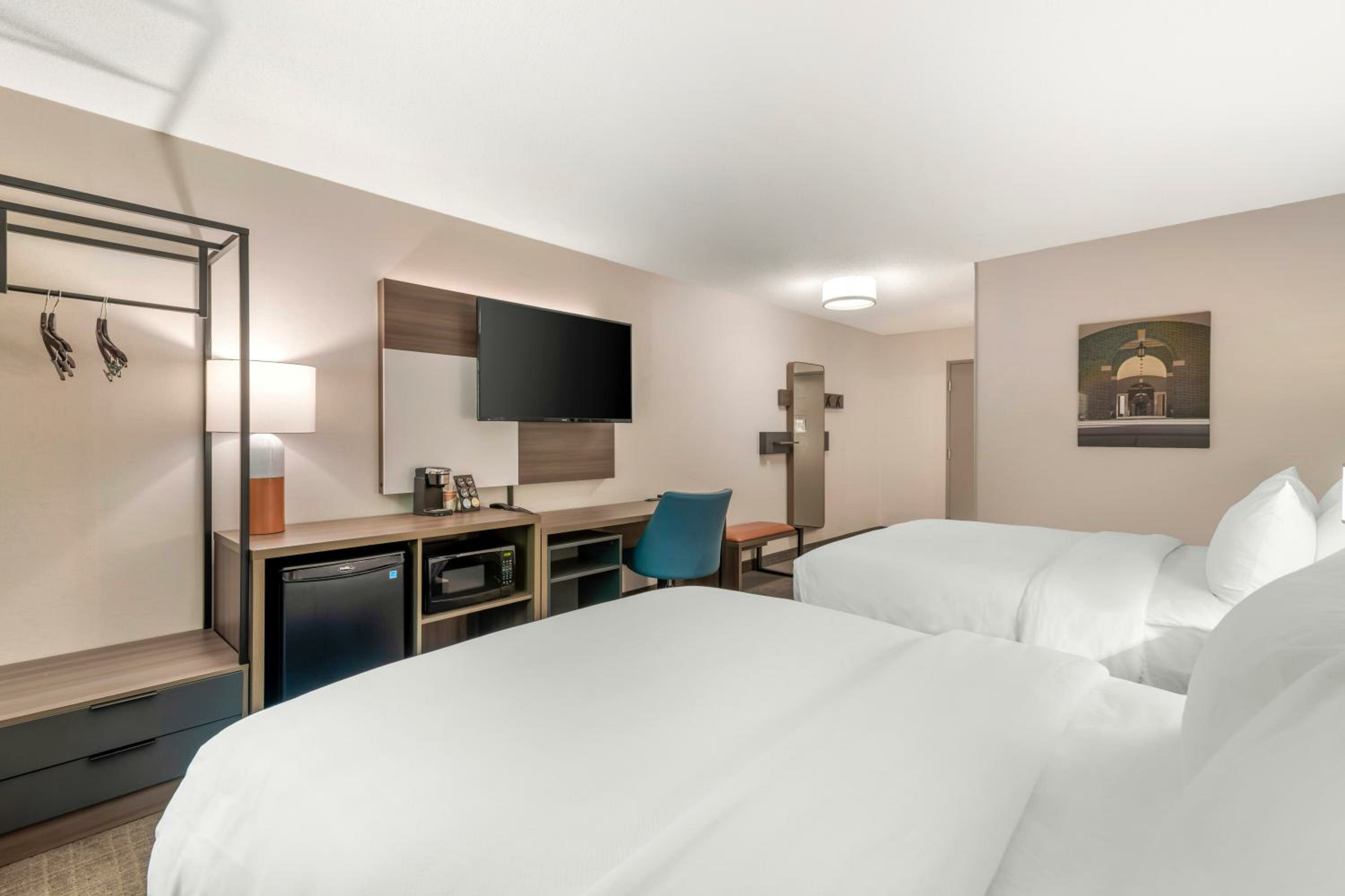 Queen Room with Two Queen Beds - Non Smoking