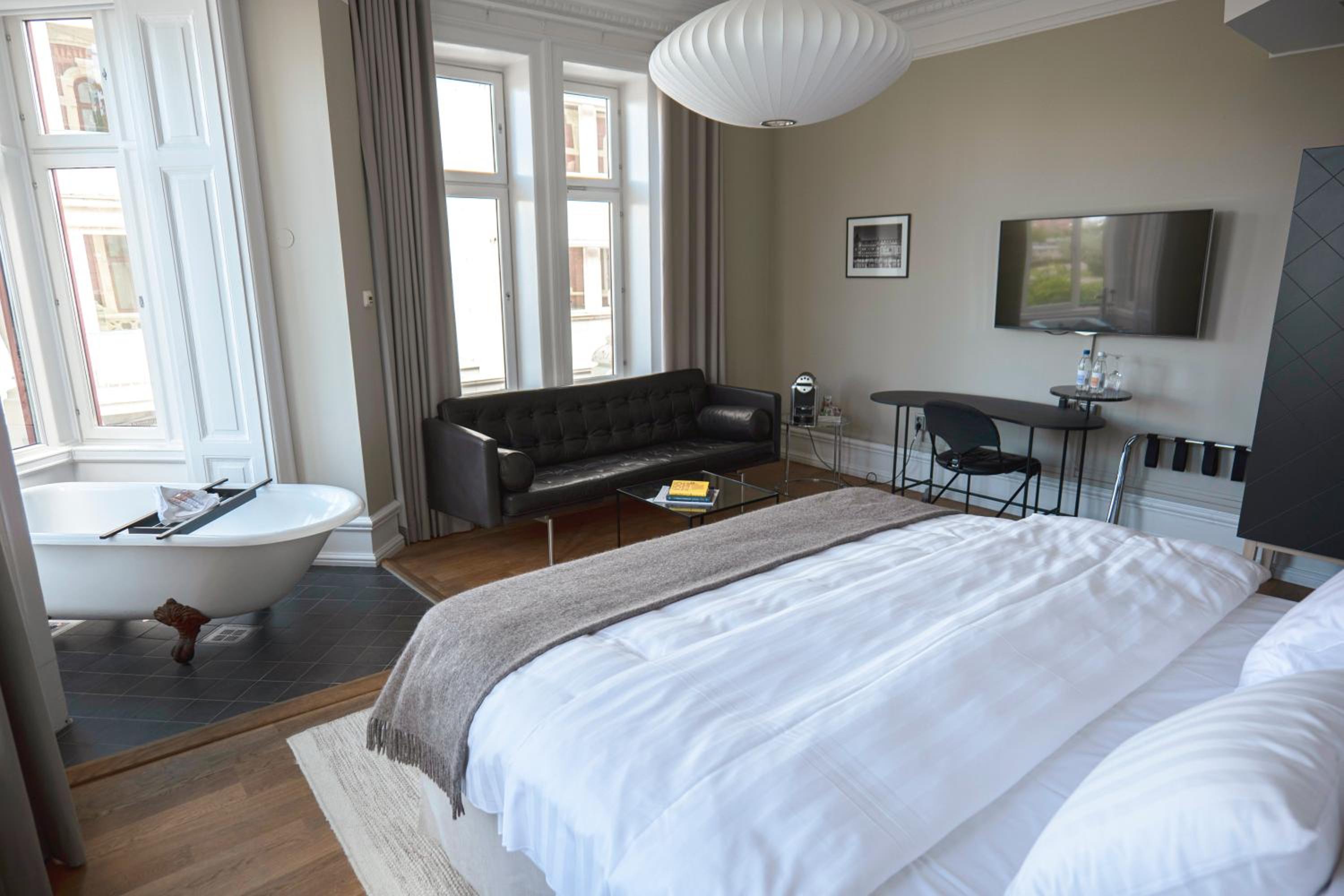 Deluxe Double Room with Bath