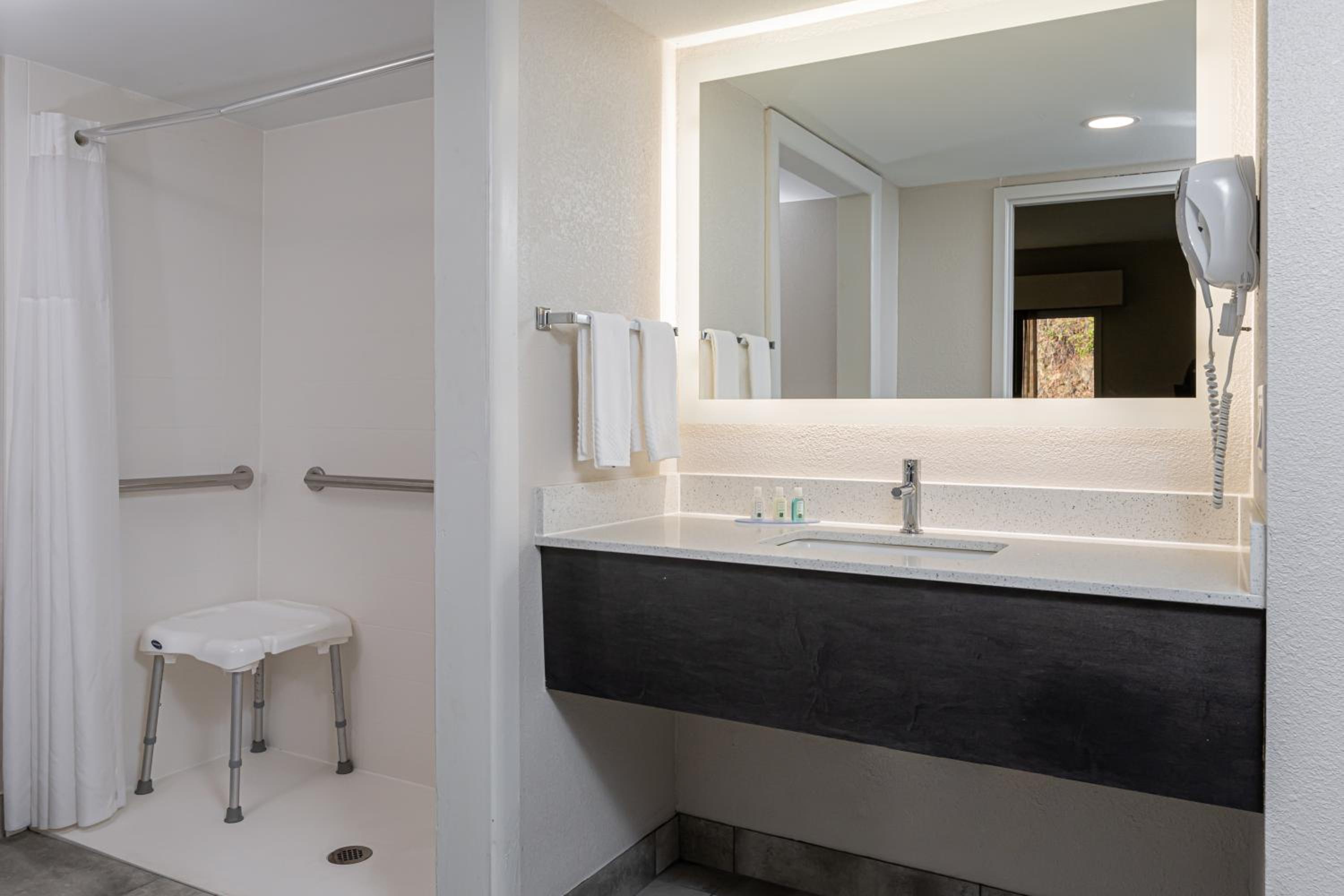 King Room - Accessible/Non-Smoking