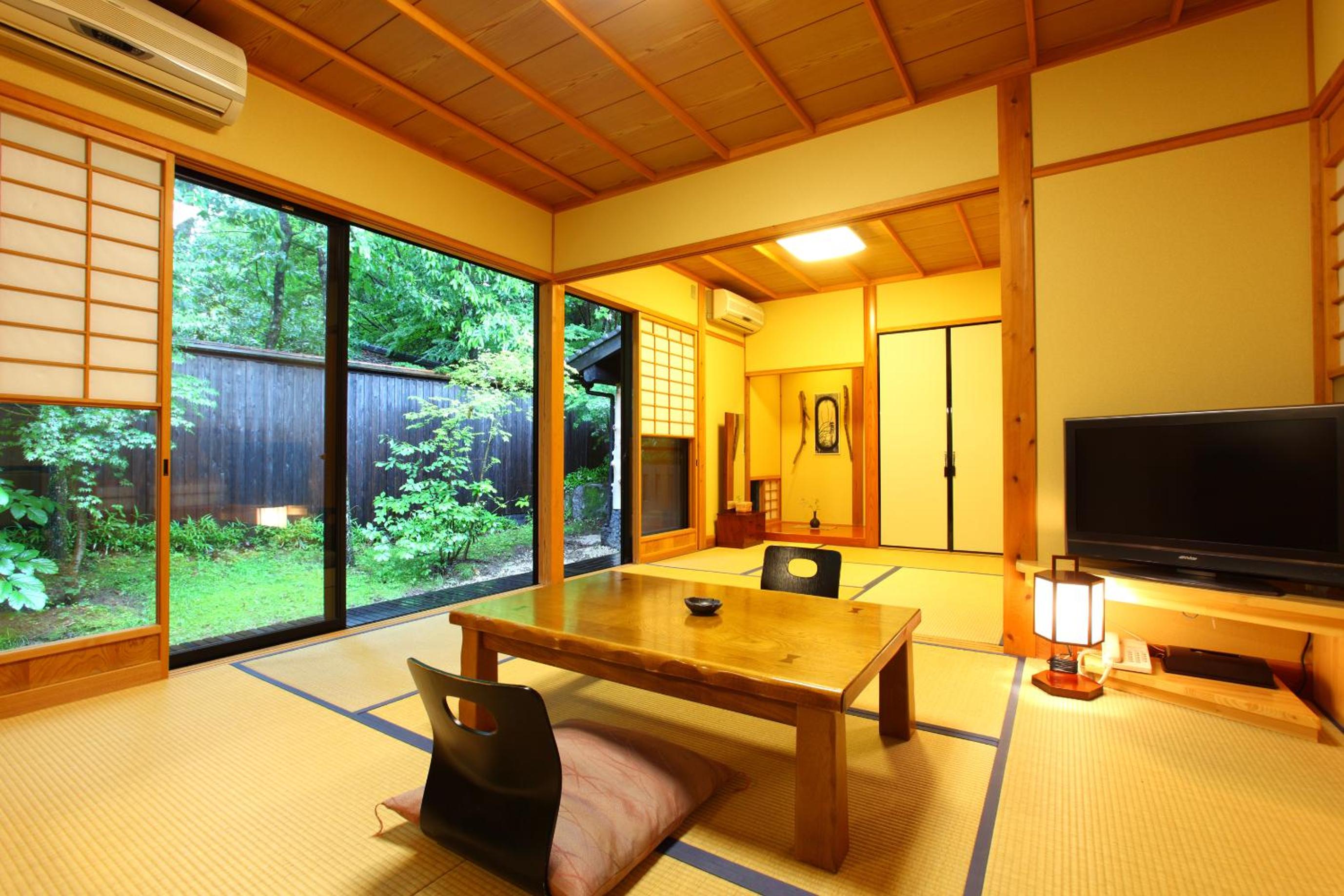 Japanese-Style Room With Open-Air Bath- New Building - Garden View