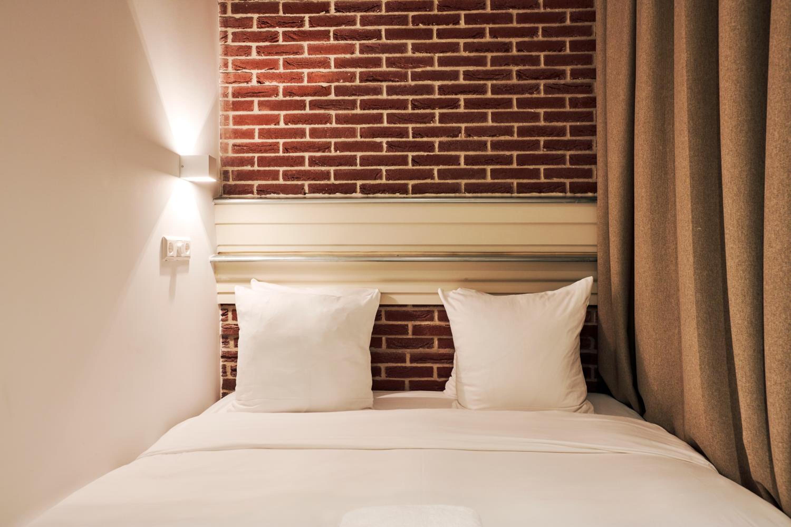 The Sun Room (shared bathroom)