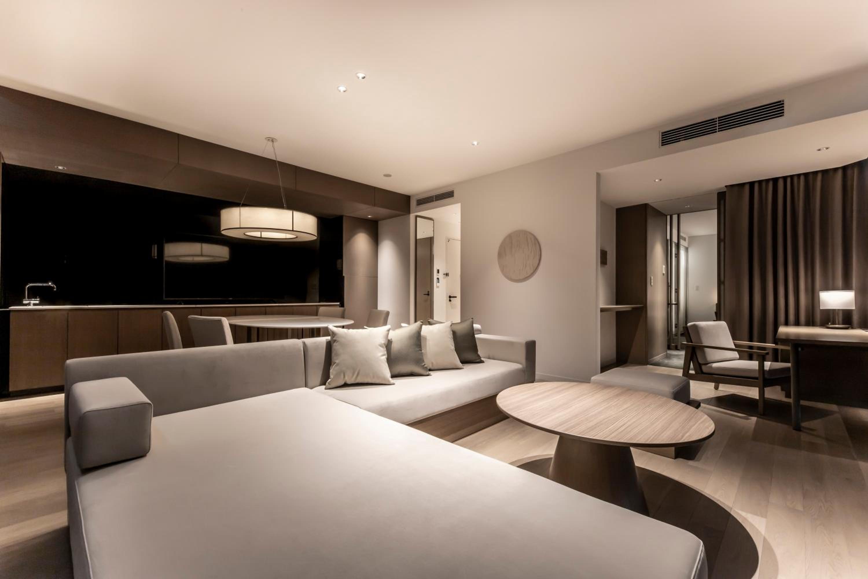 Suite Room with Lounge Access - Non-Smoking