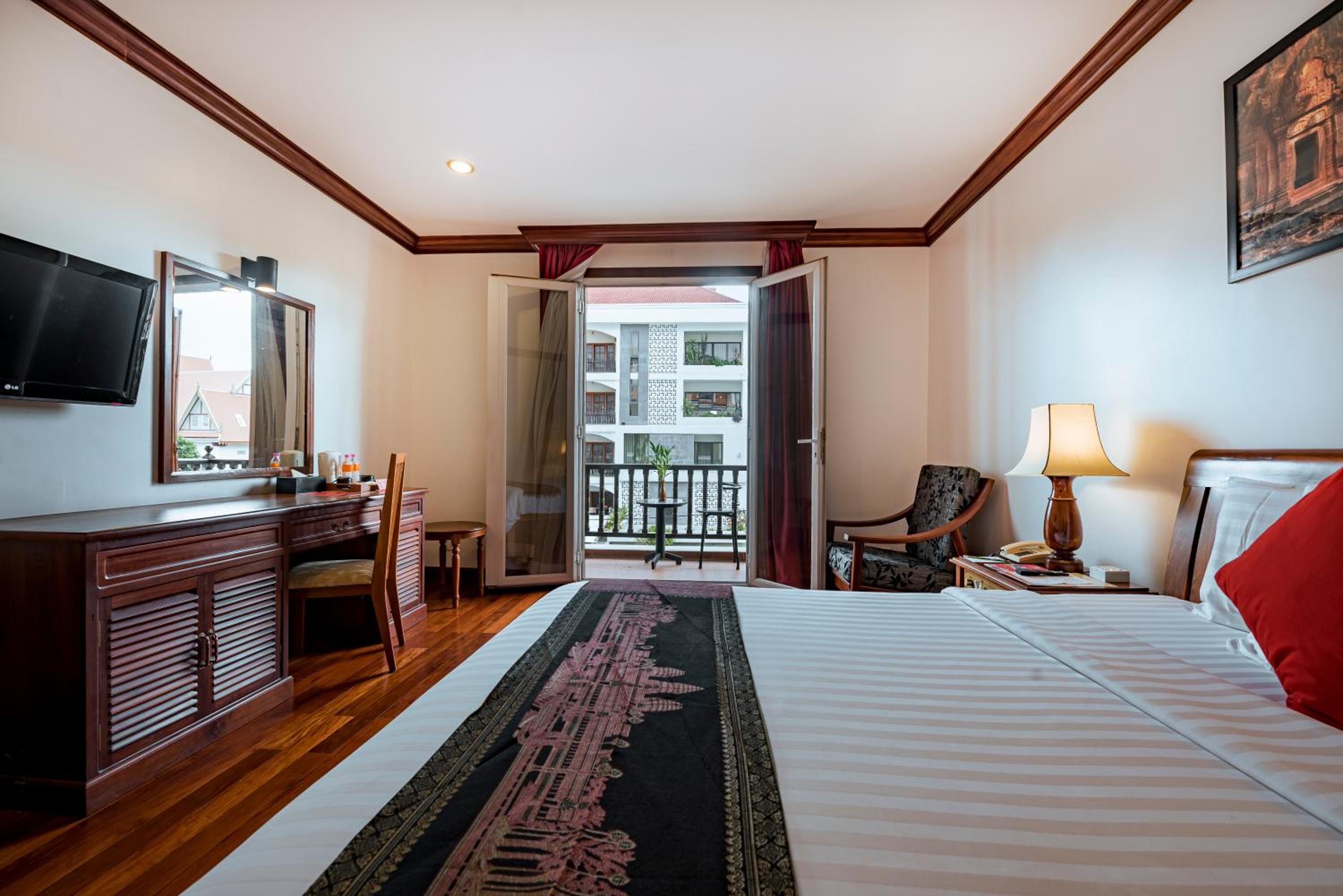 Deluxe King Room with Balcony