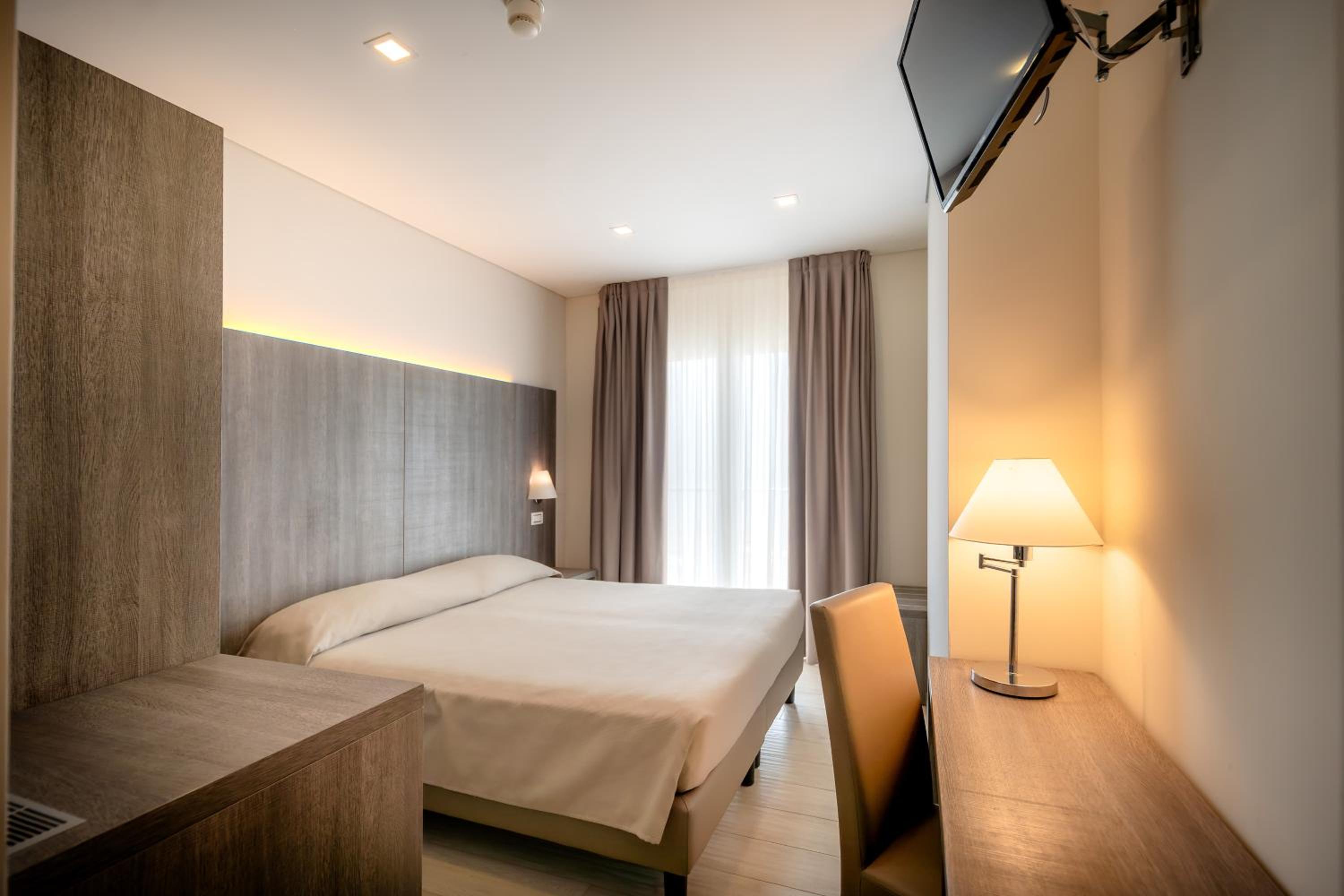 Double or Twin Room with Sea View