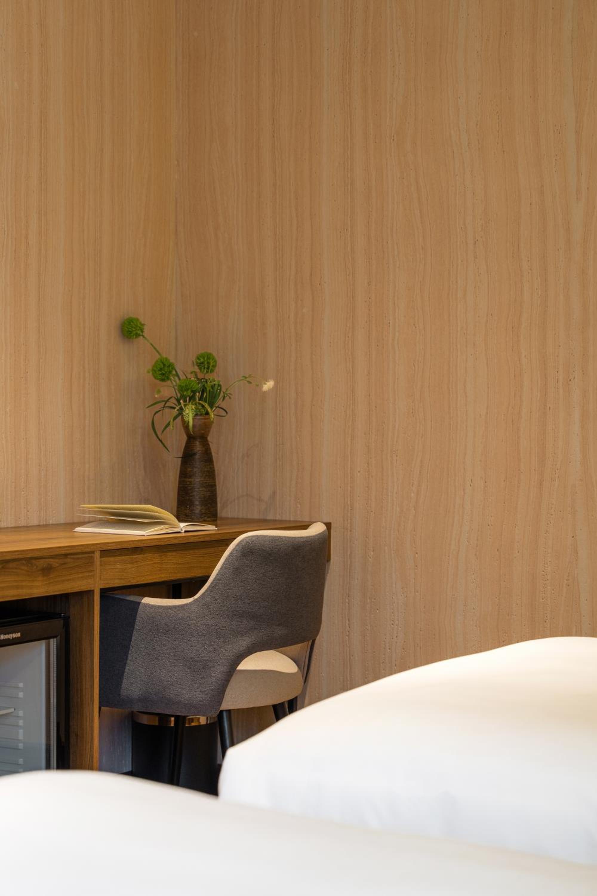 Premier Twin City View