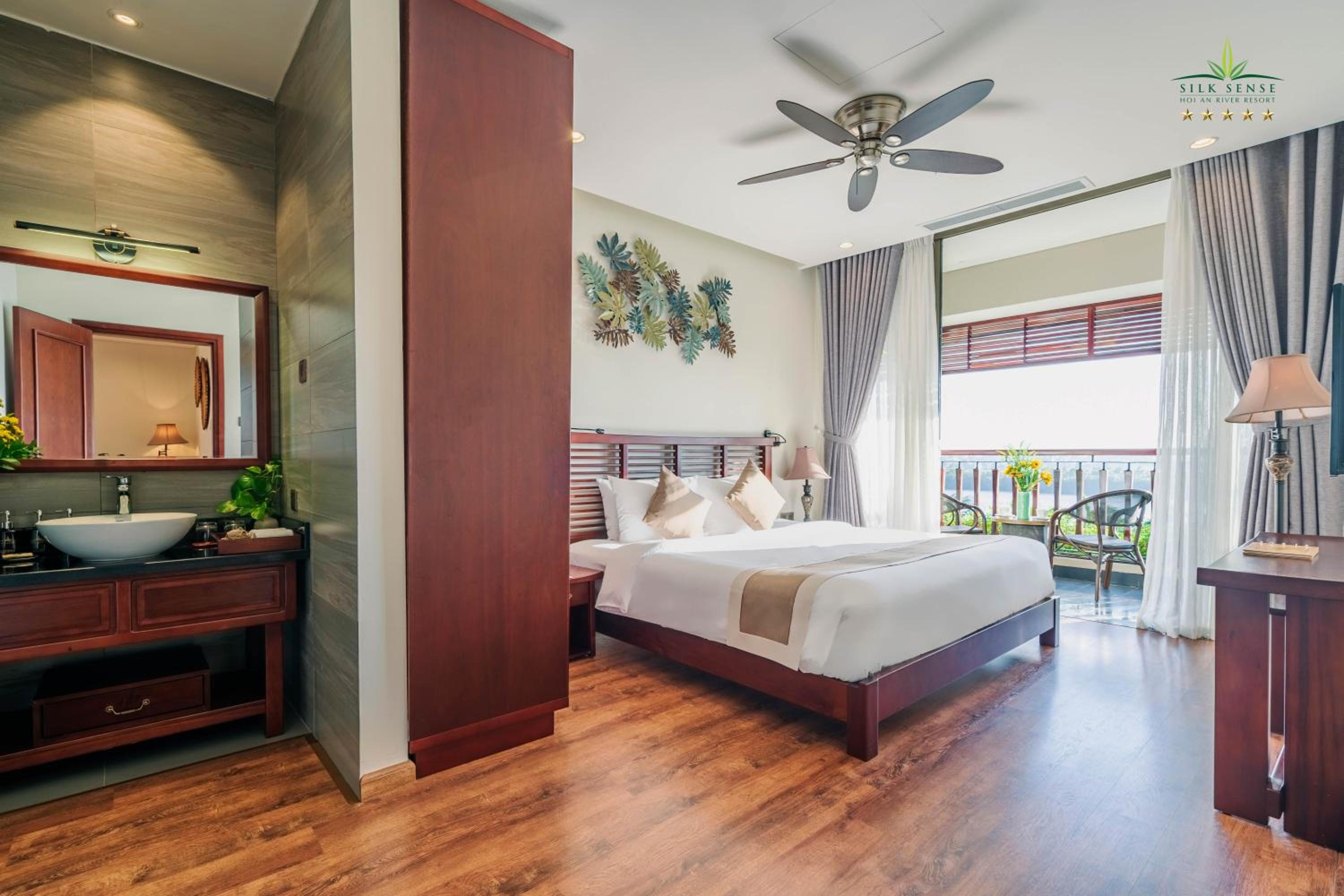 Family 2 Bedrooms River View with Bathtub