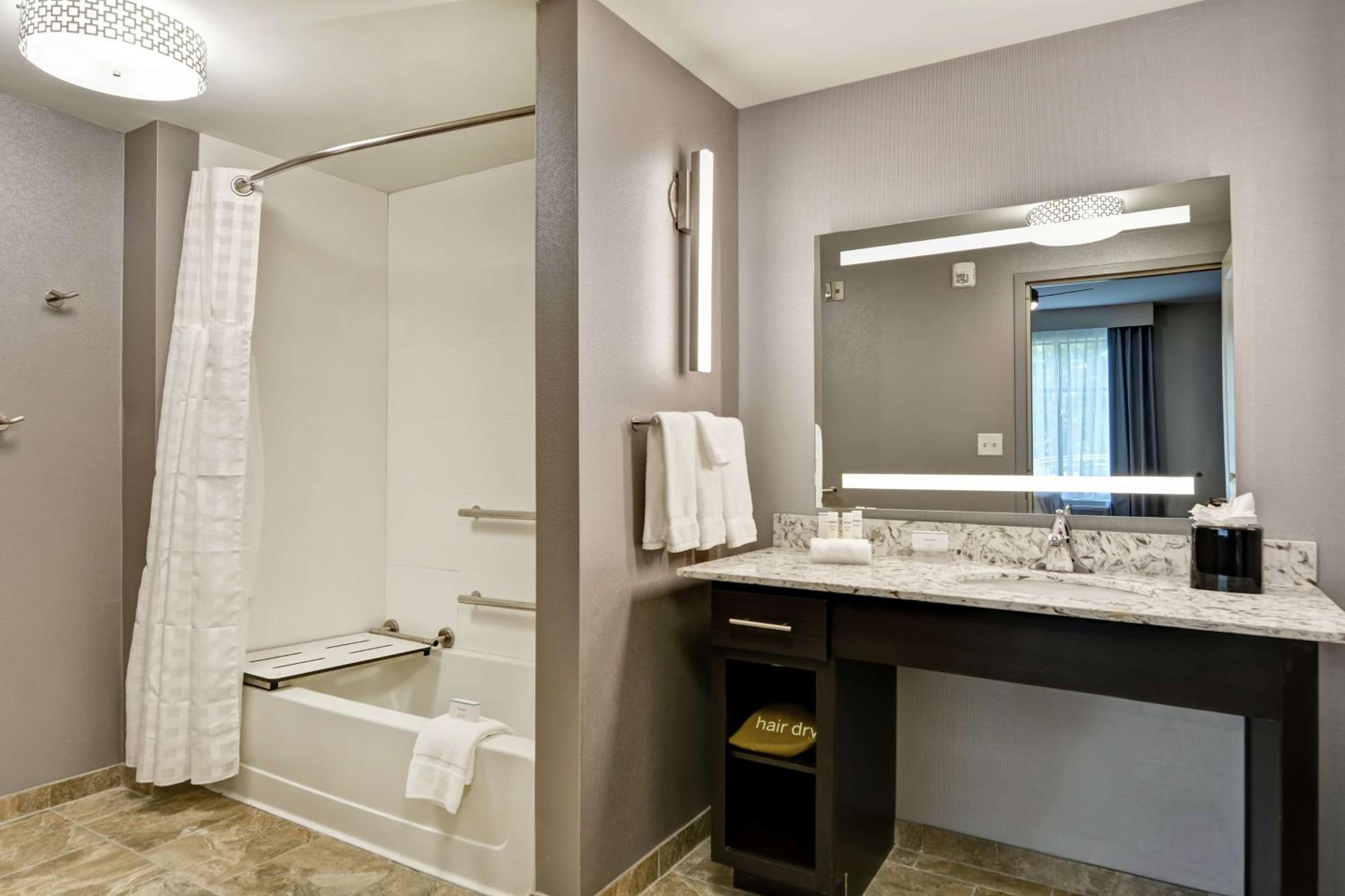 King Studio - Mobility and Hearing Access/Non-Smoking