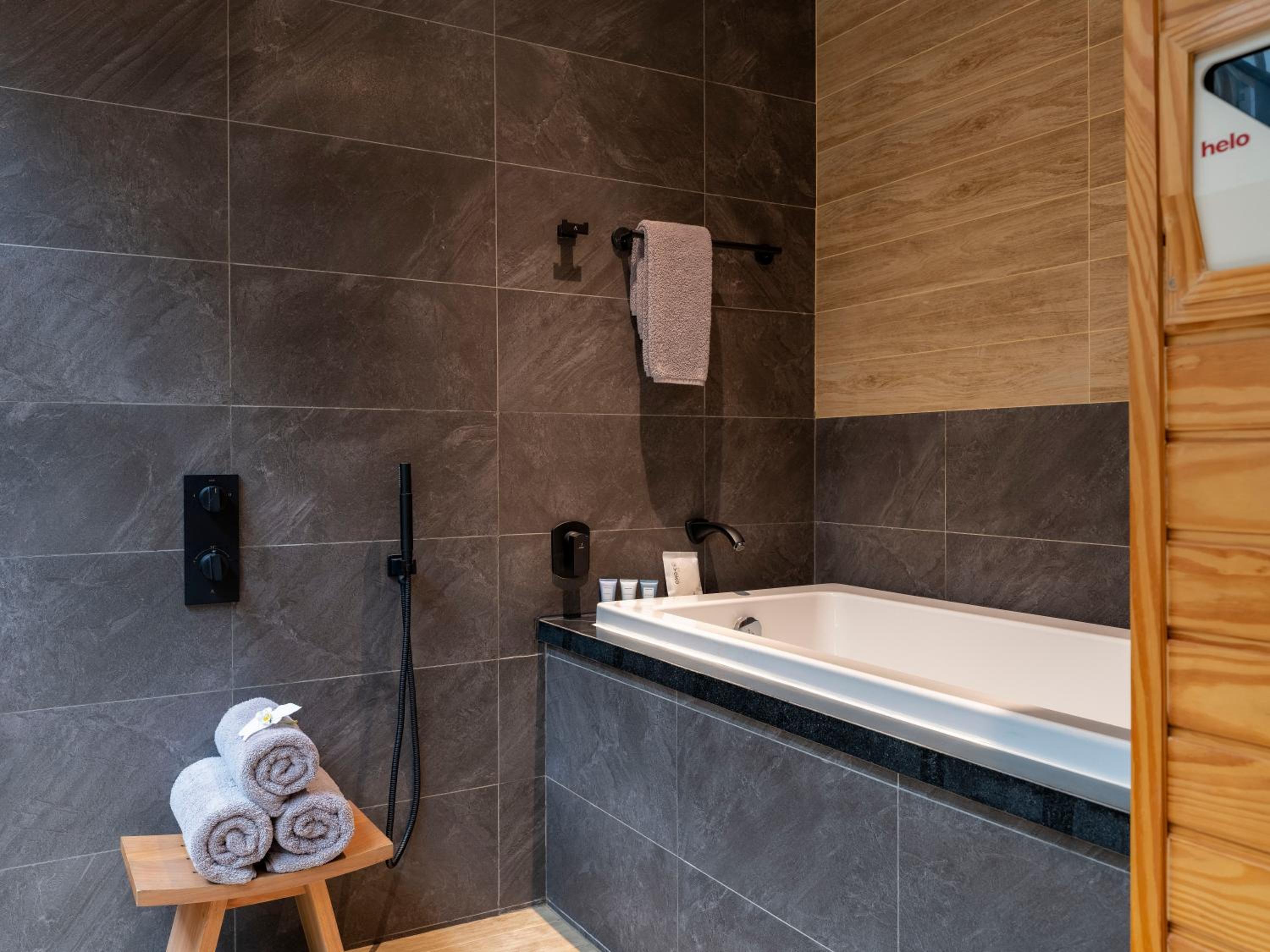 Washitsu Omoteashi with Public Onsen