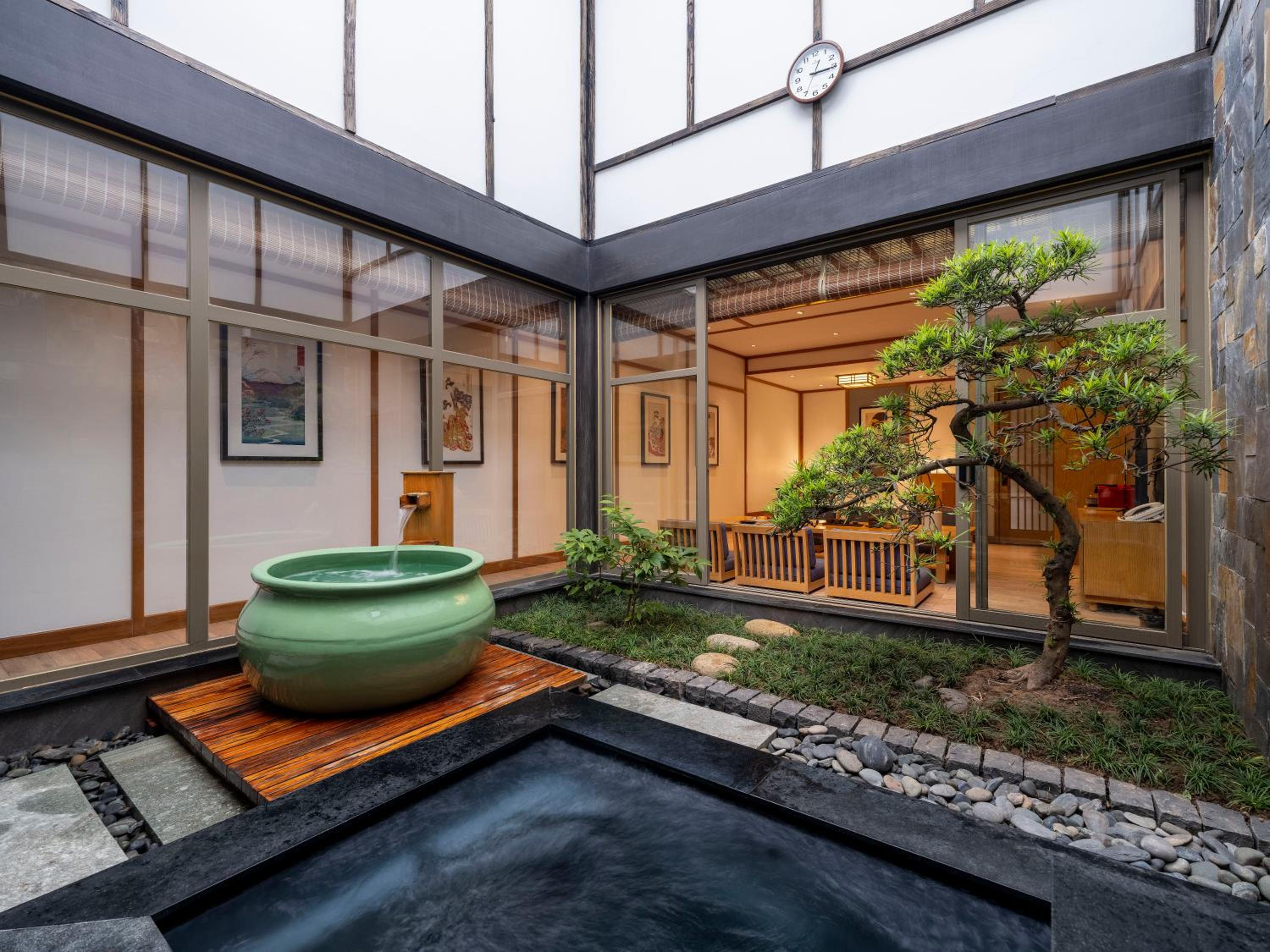 Washitsu Omoteashi with Public Onsen