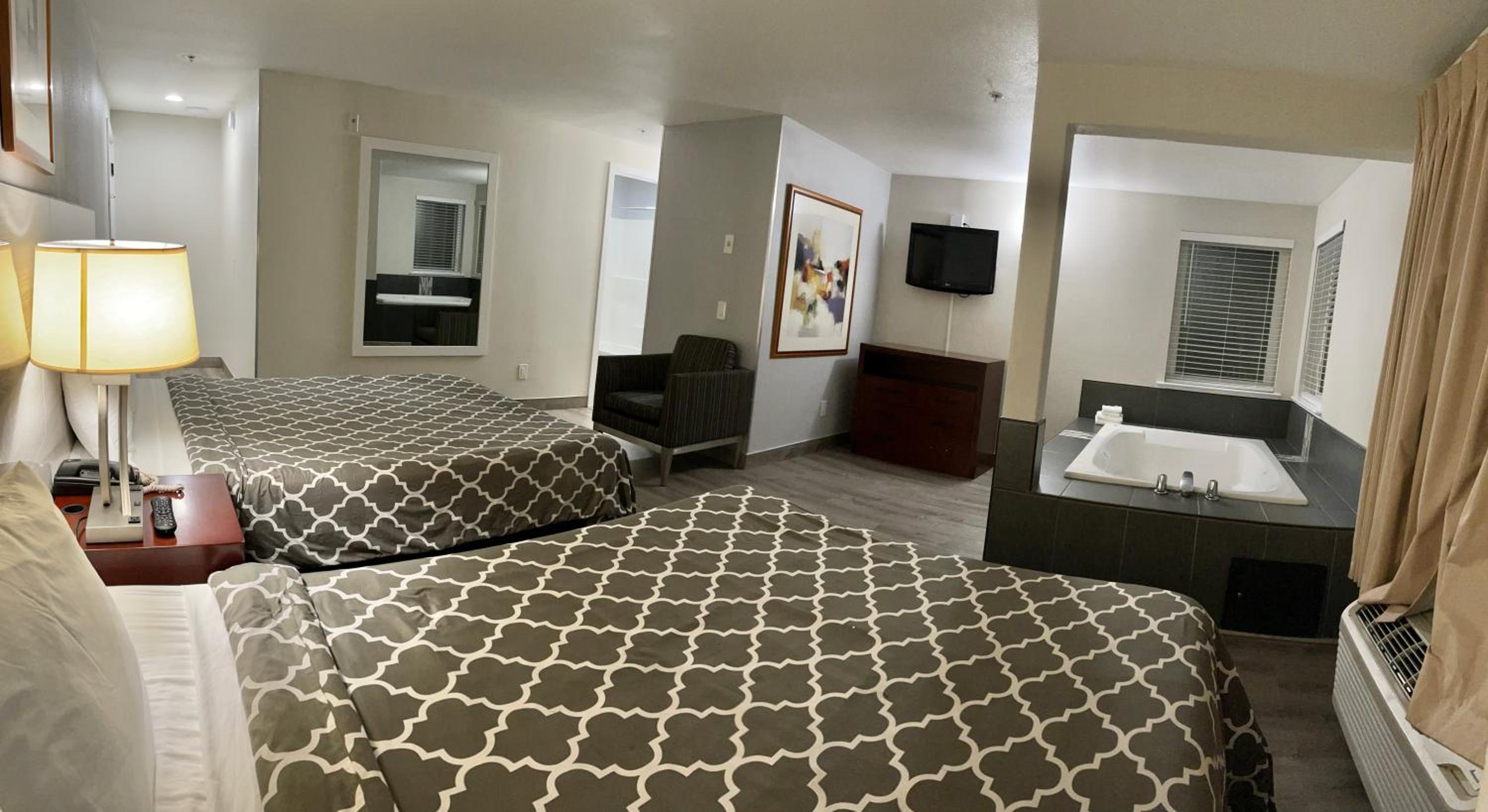 Deluxe Queen Suite with Two Queen Beds
