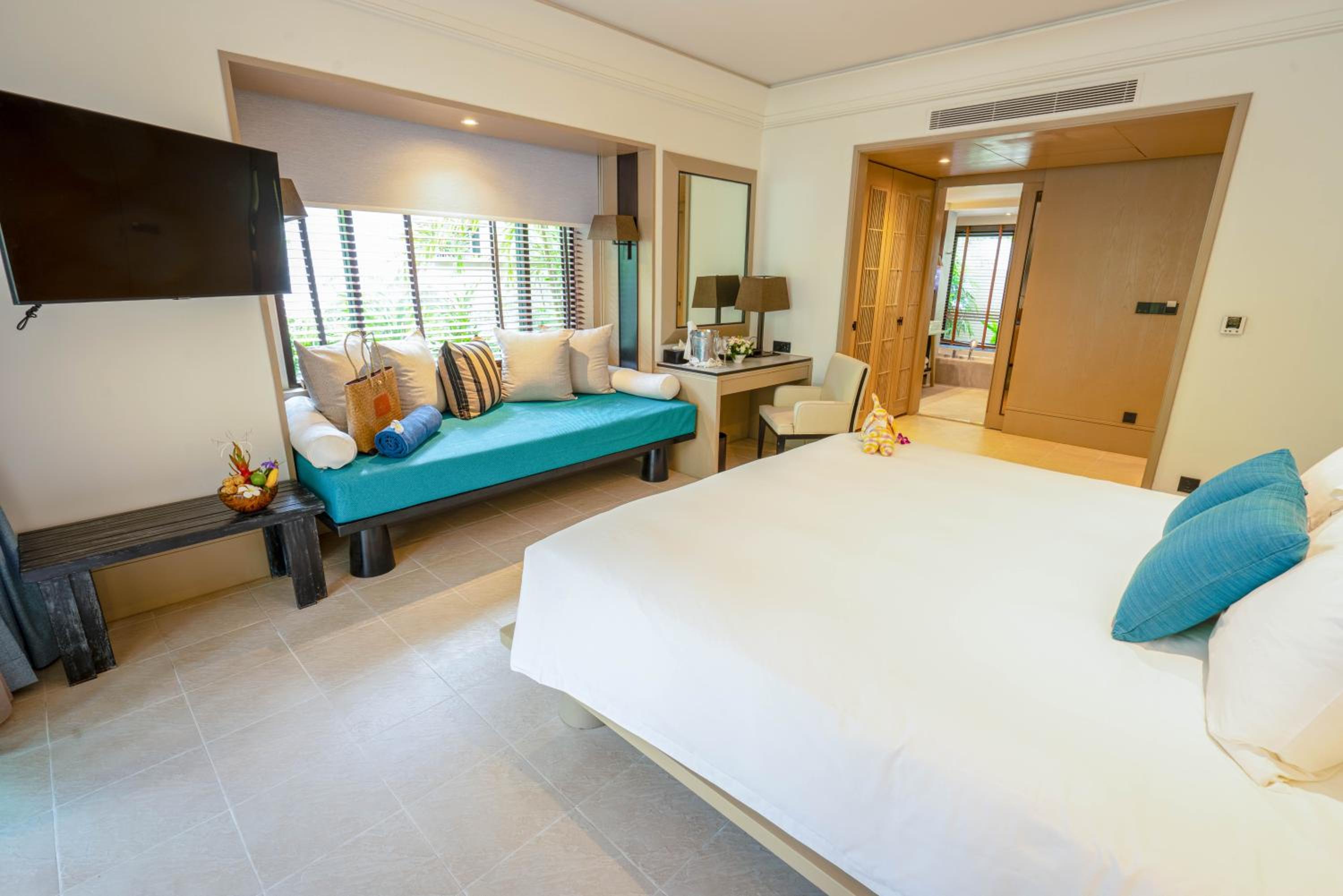 Deluxe Pavilion King Room (Upper Floor) - Free Airport Shuttle 