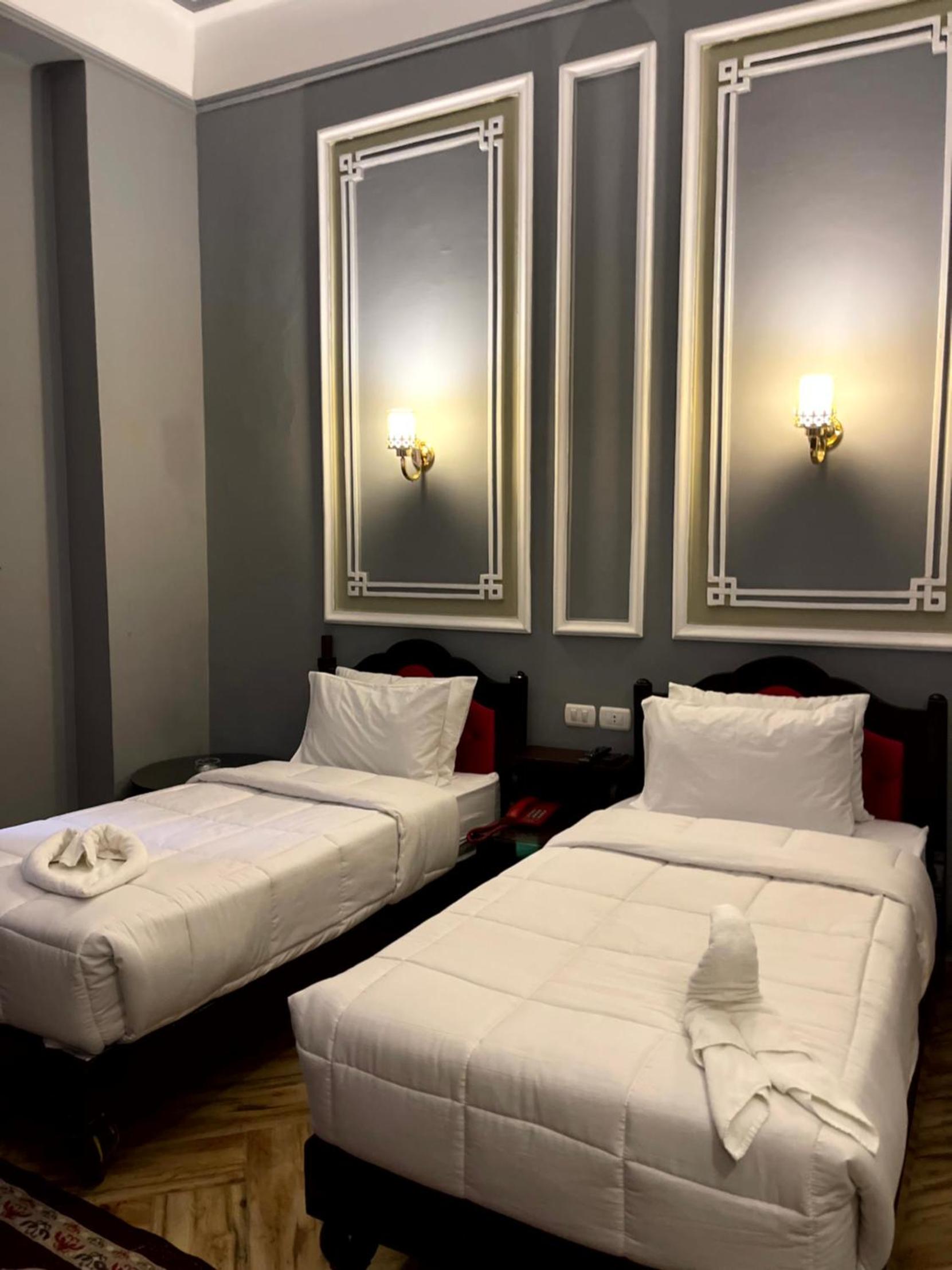 Deluxe Room (2 Adults + 1 Child)