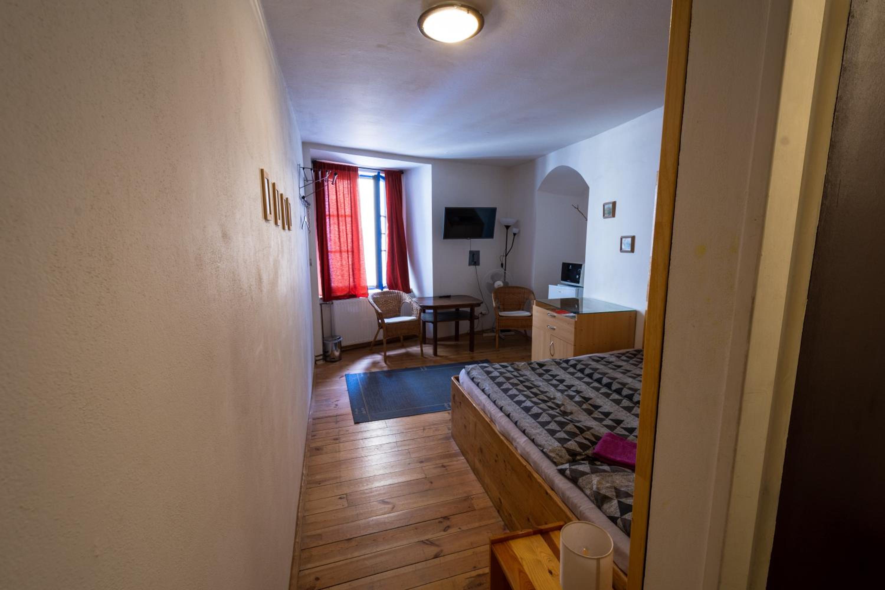 Deluxe Double Room with Shower