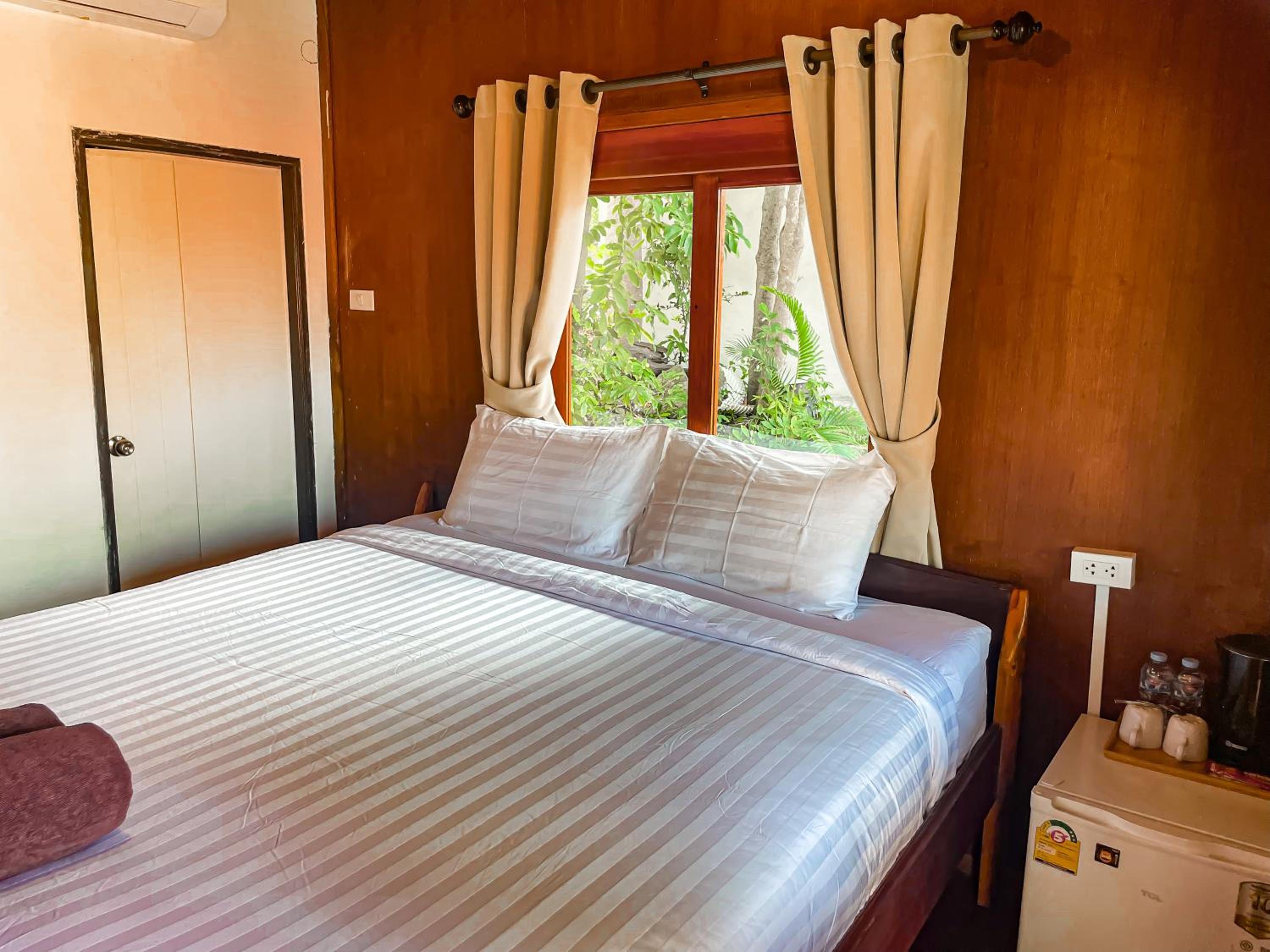 Bungalow with Garden View