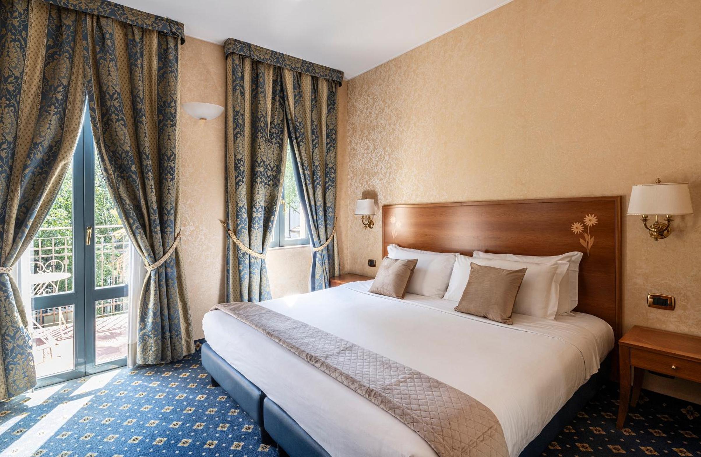 King Room With Balcony