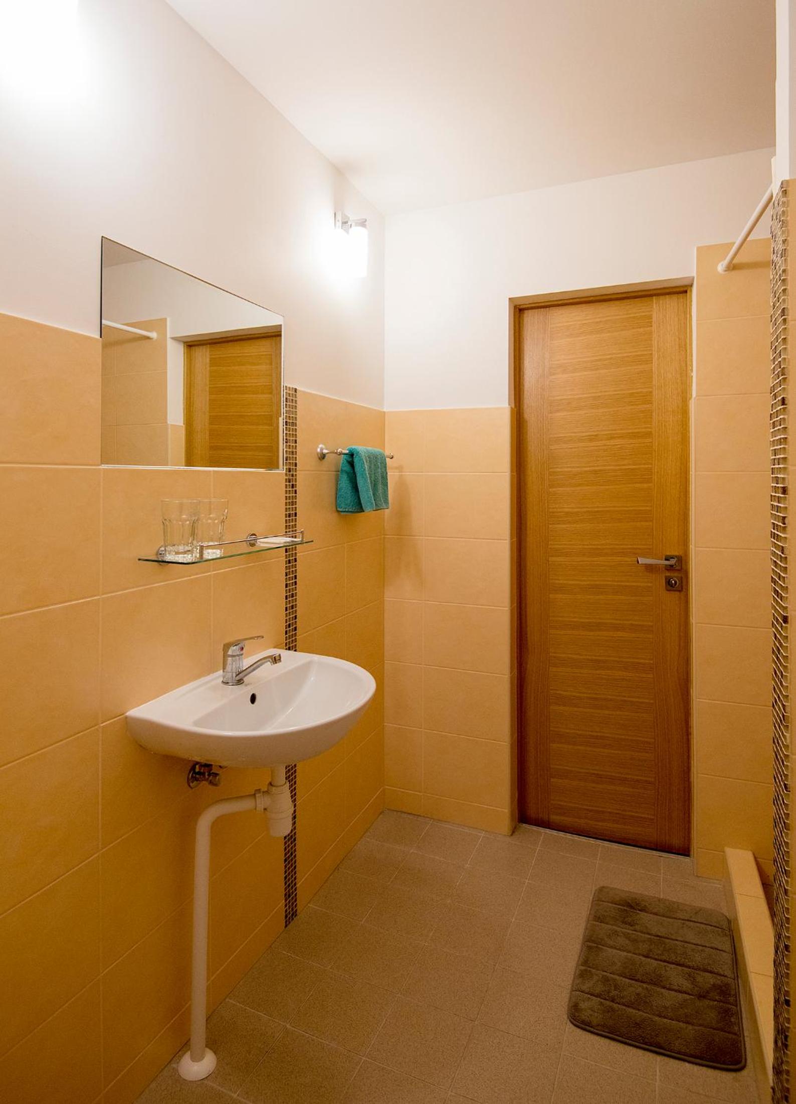 Standard Twin Room with Lake View