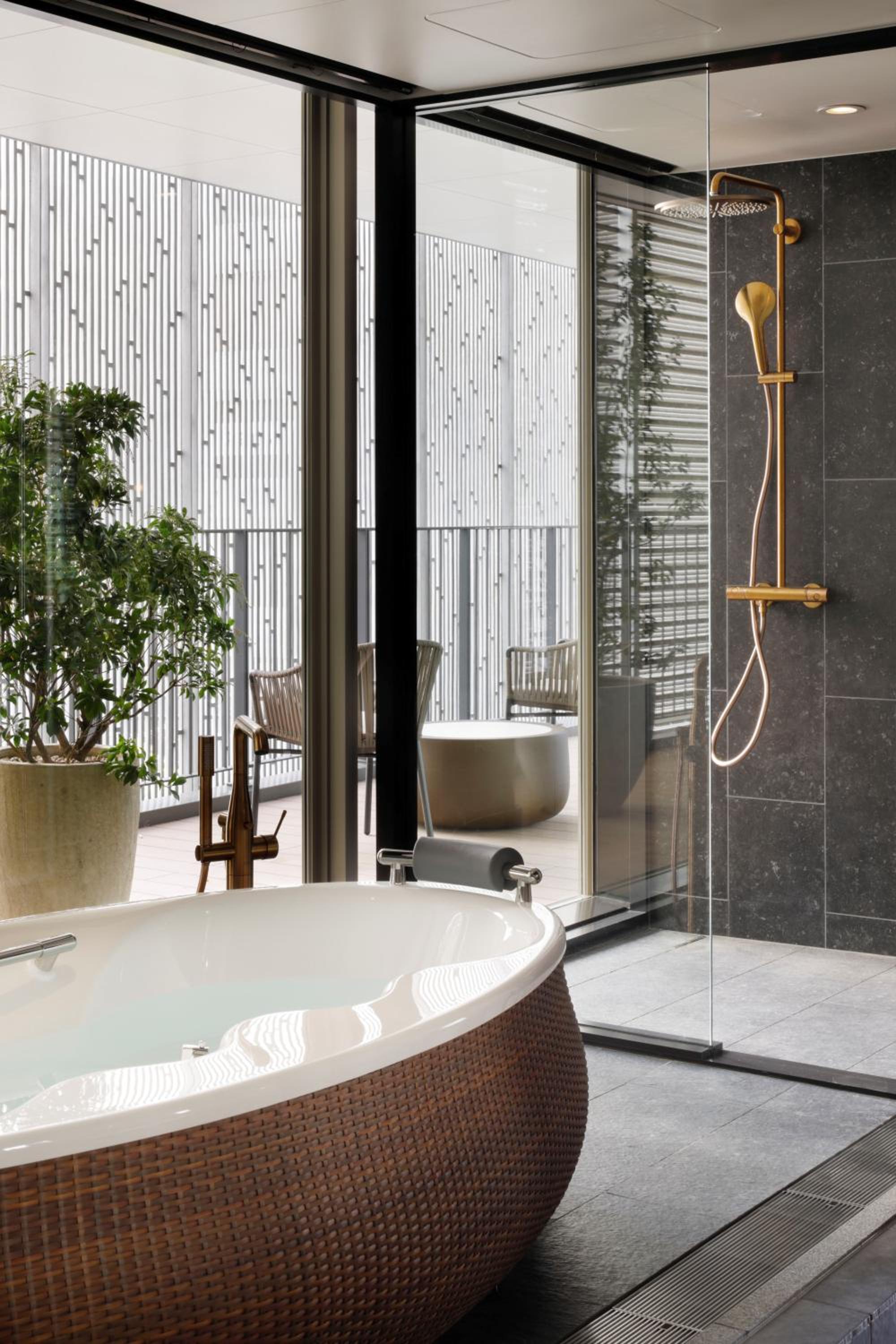 The Good Nature Suite with Lounge Access