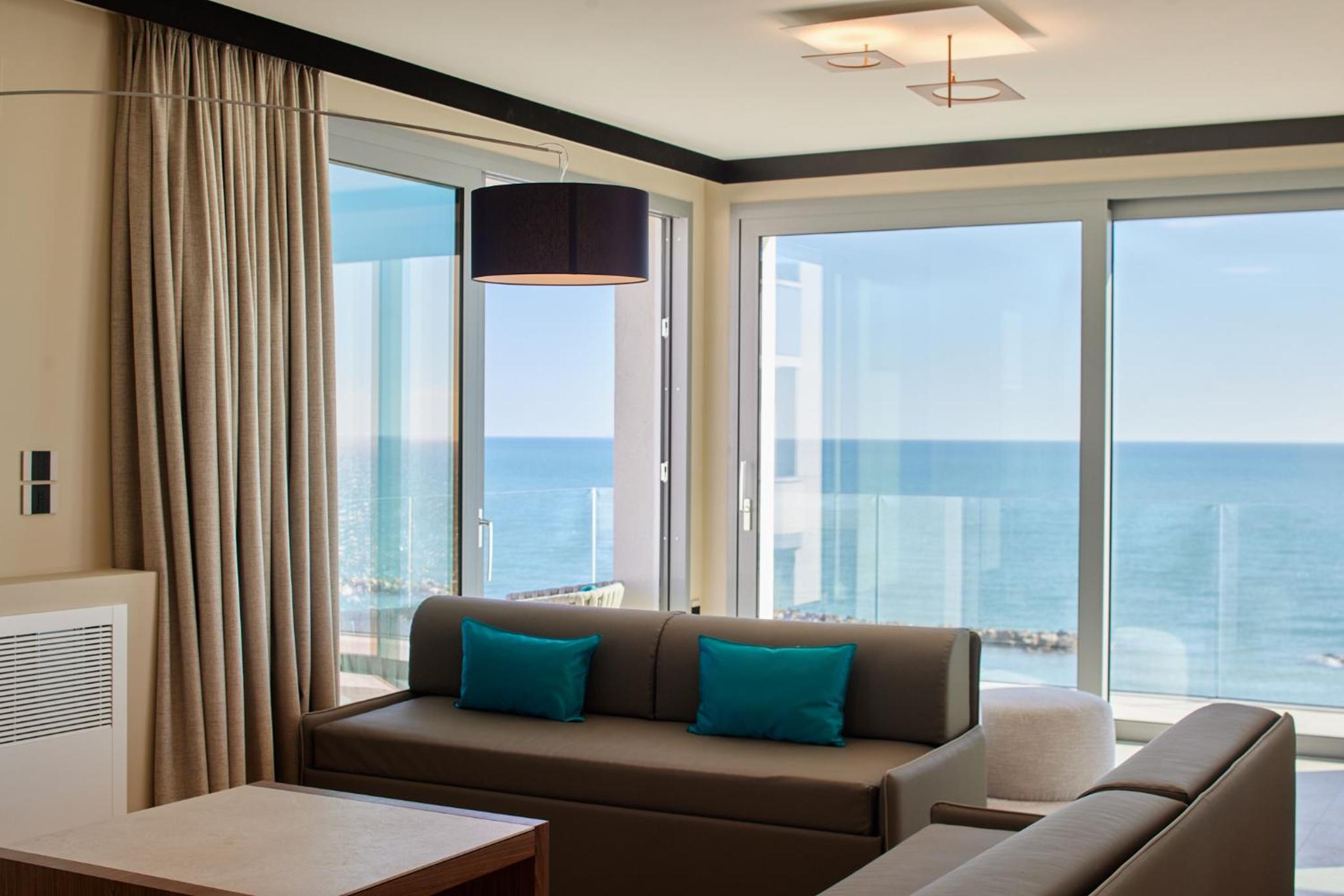 Deluxe Suite with Sea View