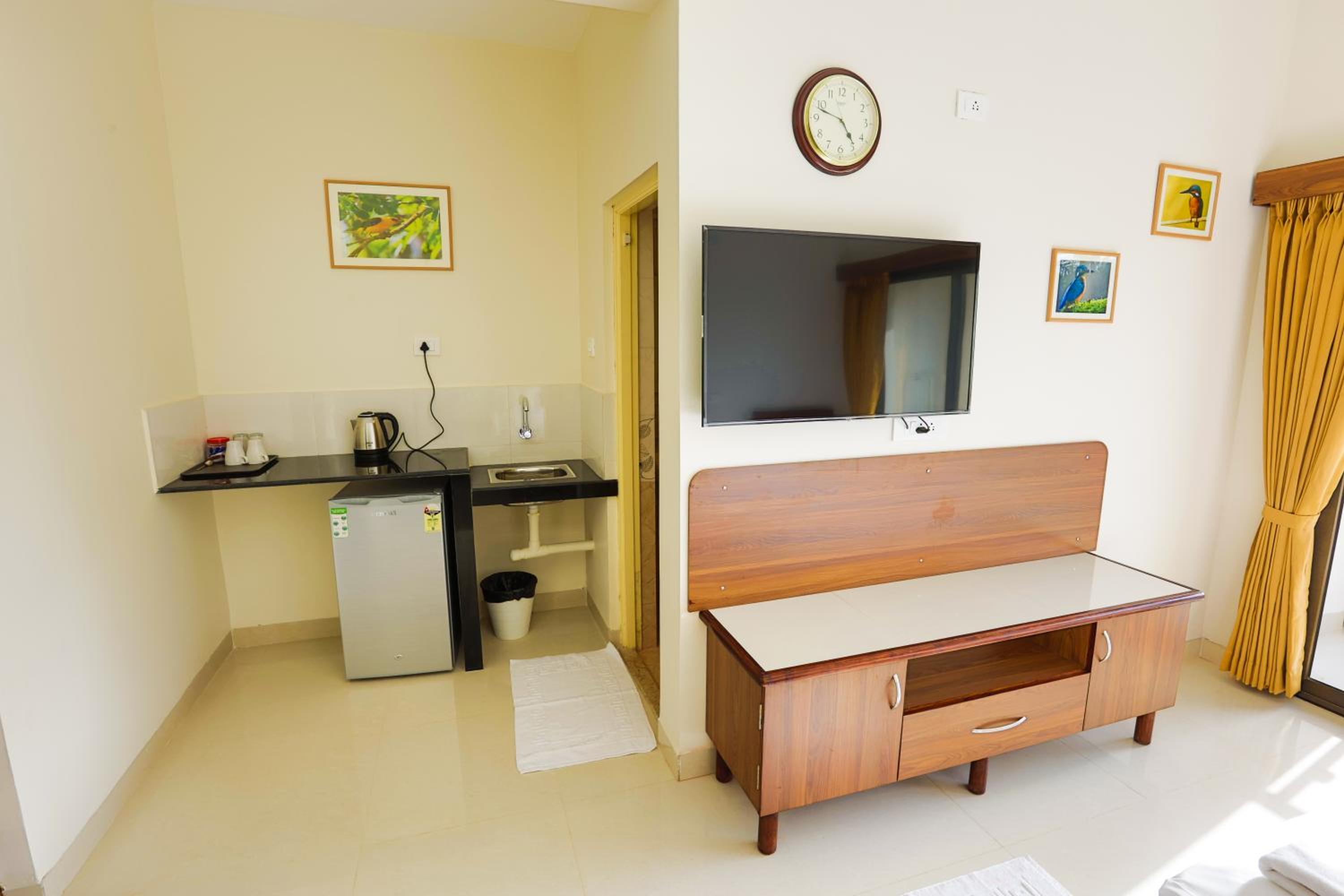 Deluxe Room with Pool View