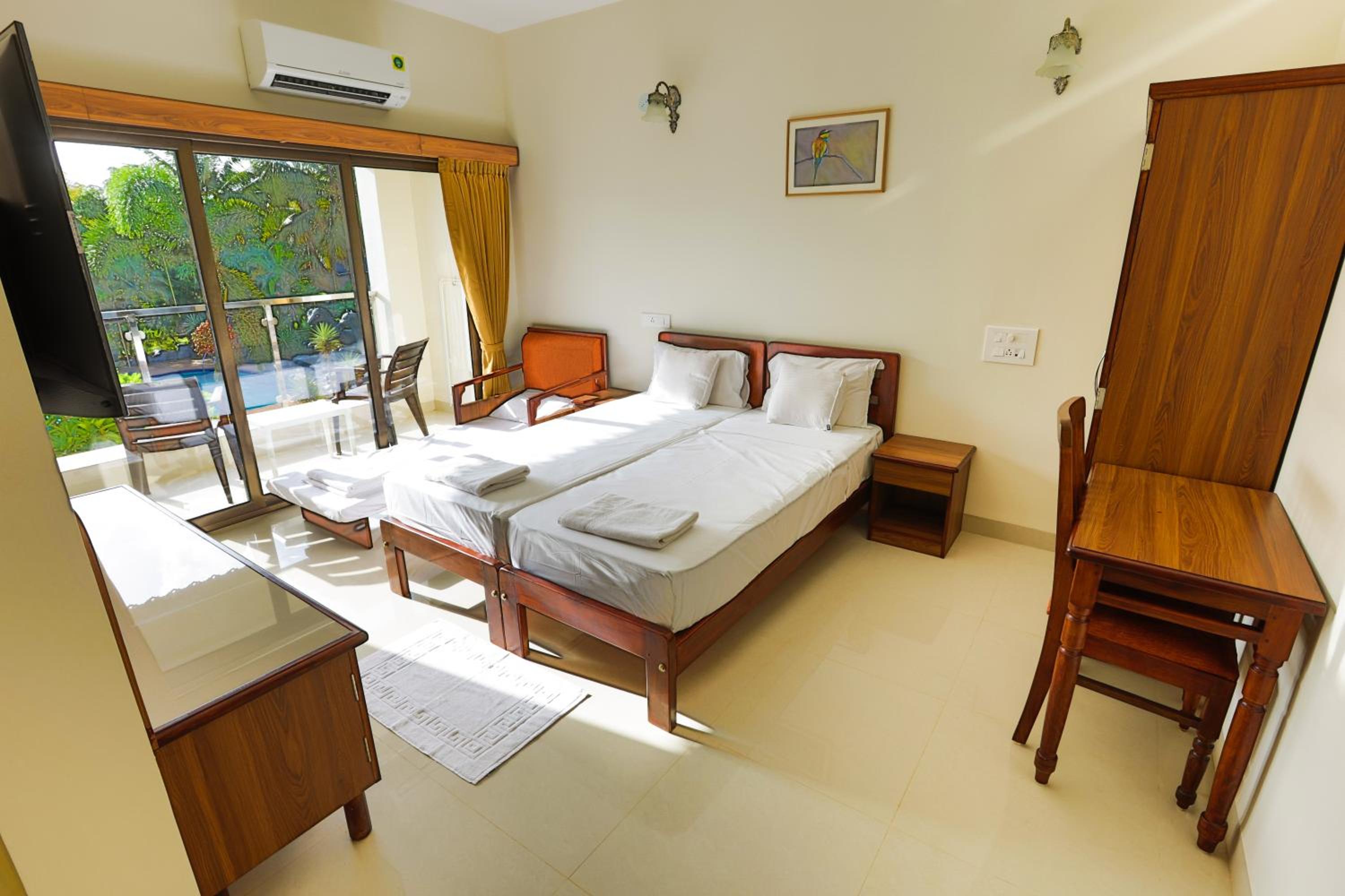 Deluxe Room with Pool View