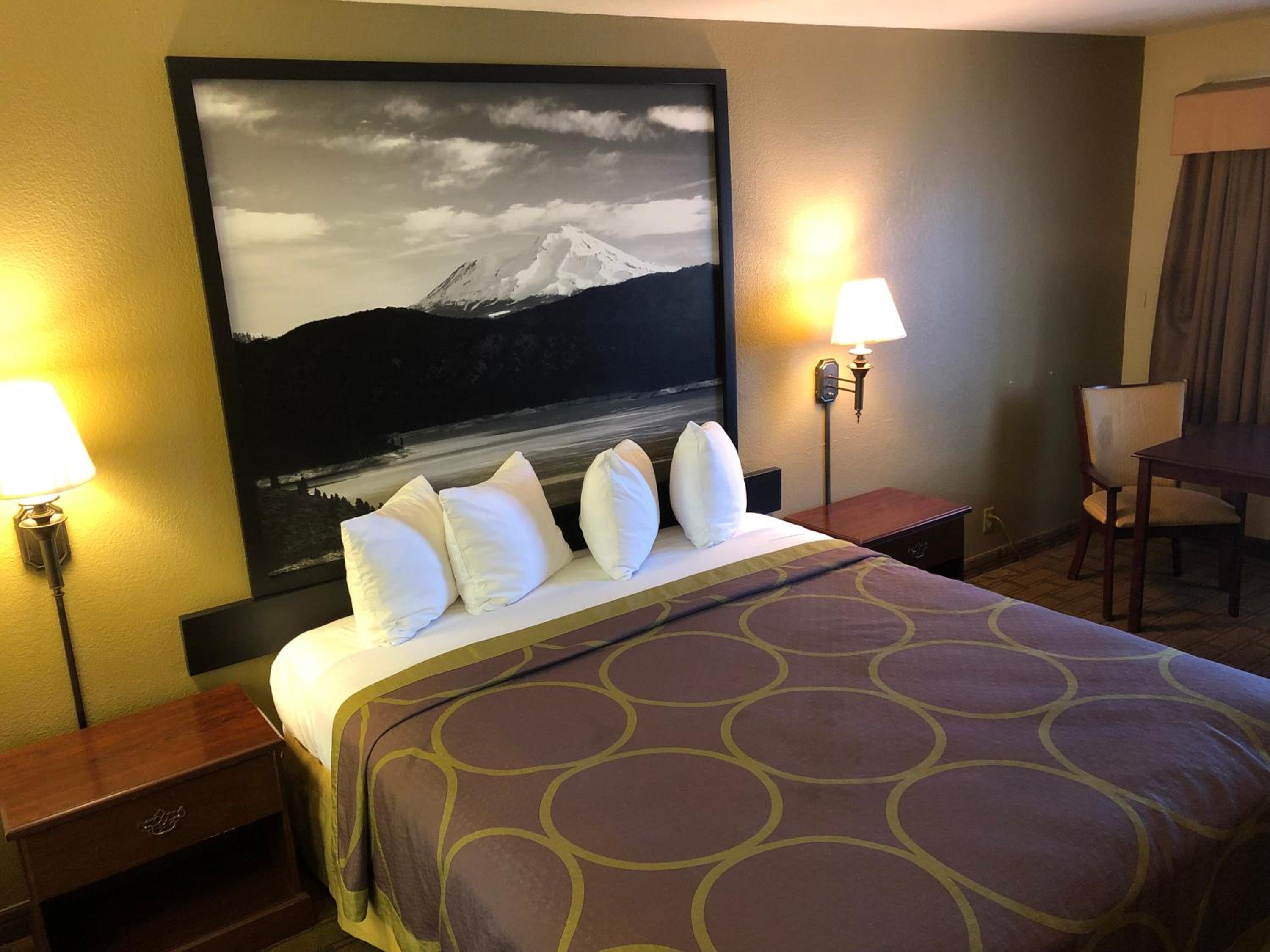 Queen Room - Non-Smoking