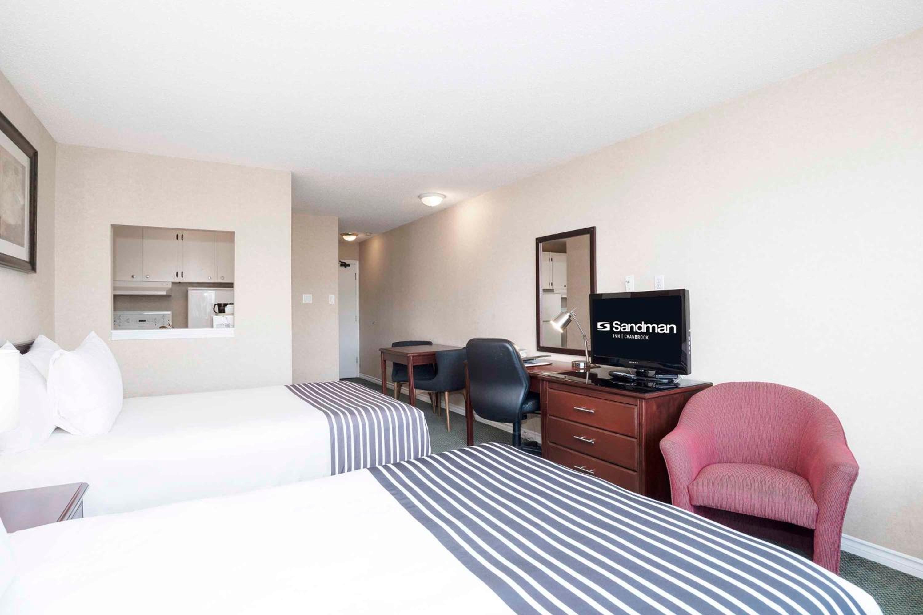 Standard Room, 2 Double Beds, Kitchen