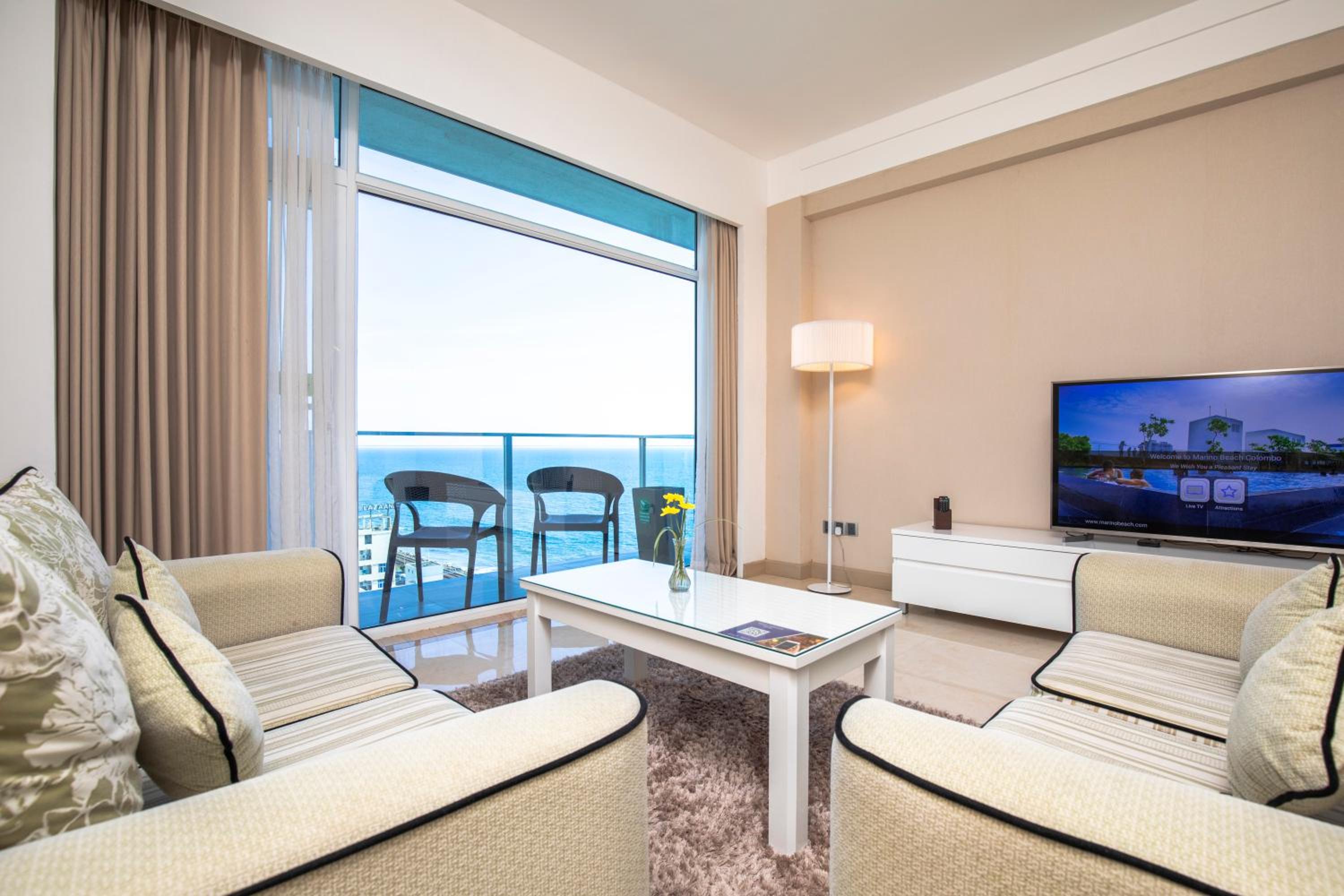 Premier One Bed Room Suite With Complimentary City Tour & Access To Beach Lounge