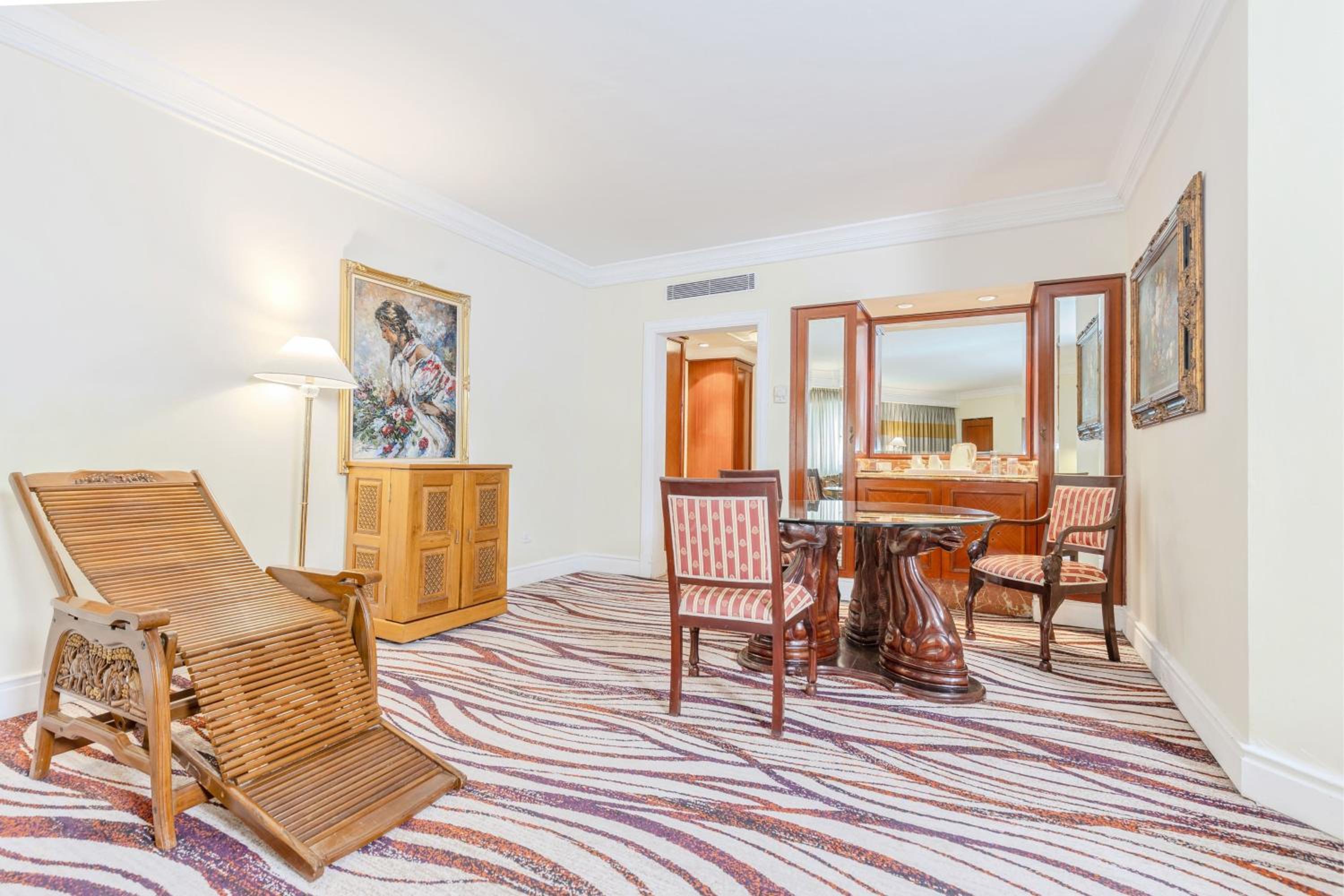 Deluxe Suite Twin